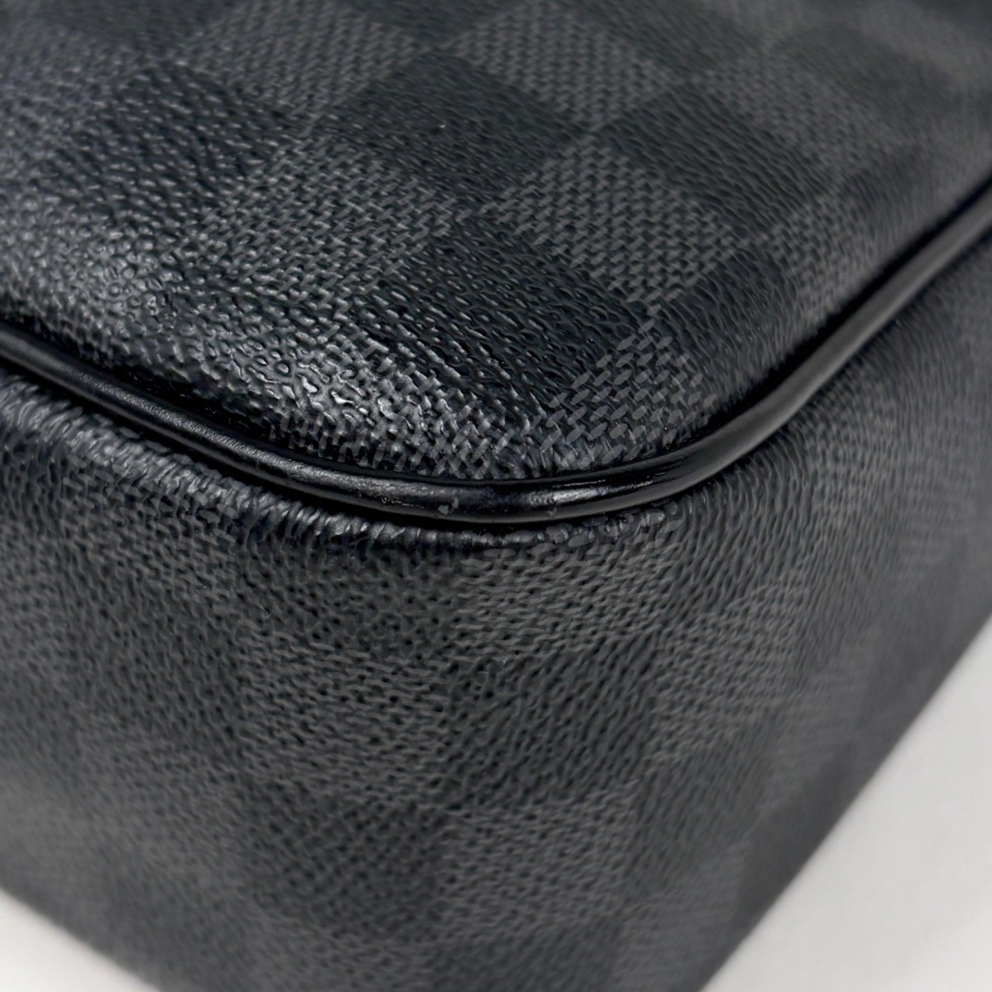 Louis Vuitton Black Damier Graphite Messenger Bag Shoulder Bag (Pre-Owned)