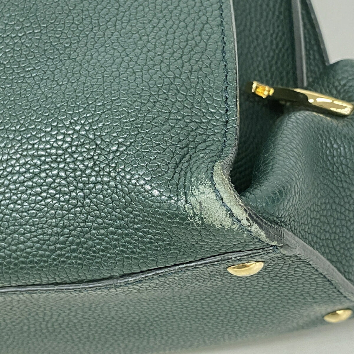 Salvatore Ferragamo Green Leather Shoulder Bag (Pre-Owned)