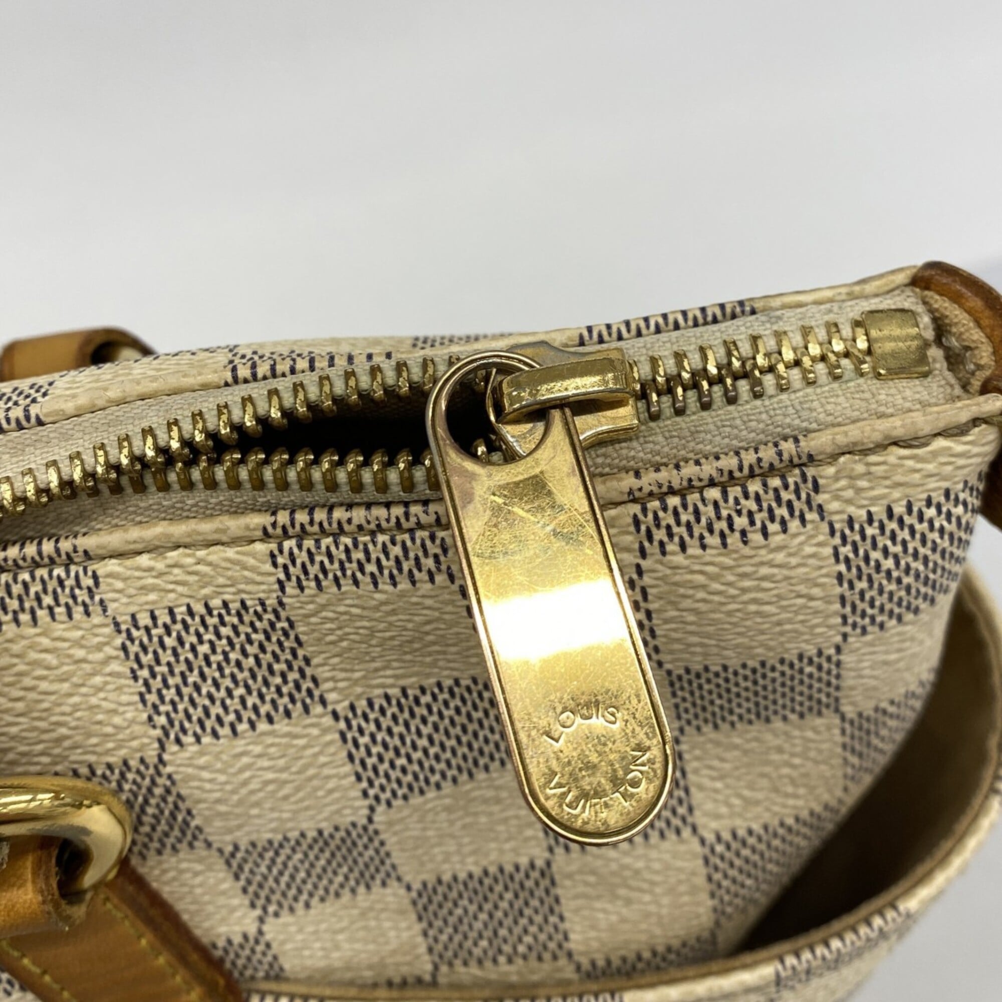 Louis Vuitton White Tote Bag (Pre-Owned)