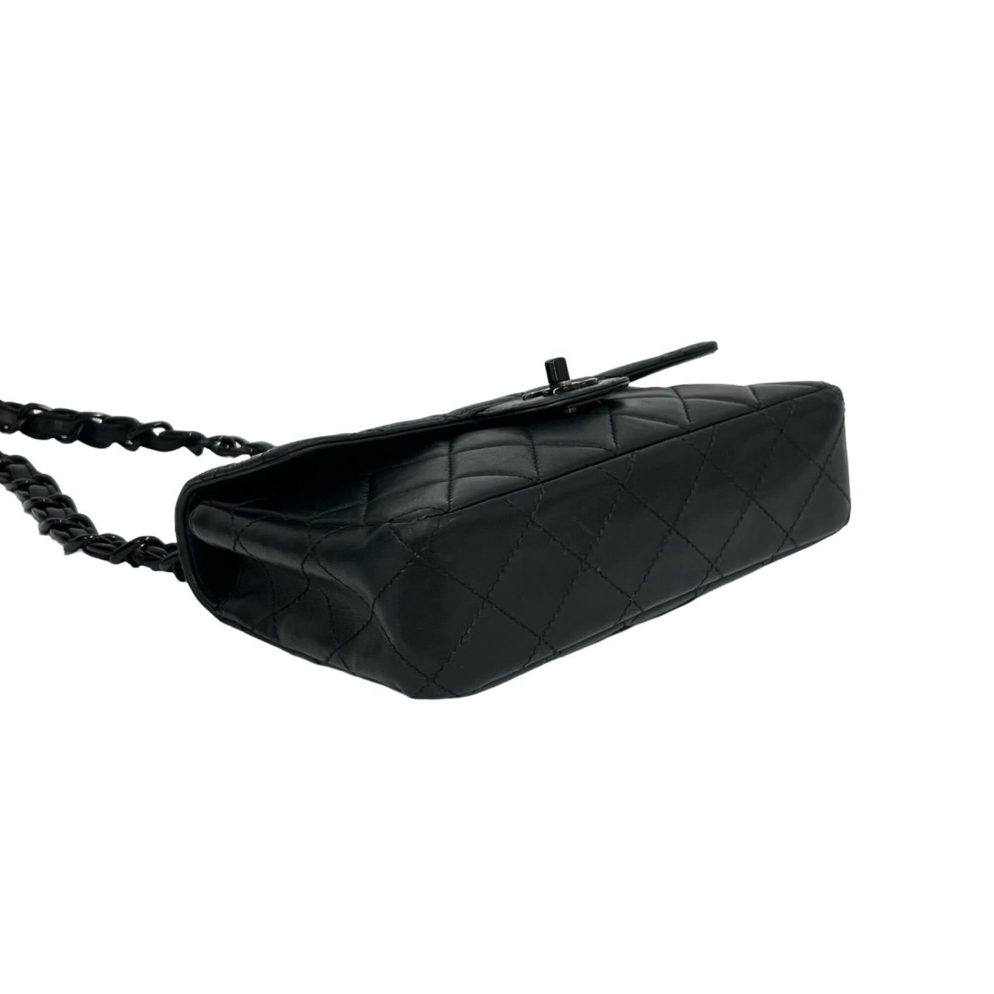 Chanel Black Leather Shoulder Bag (Pre-Owned)