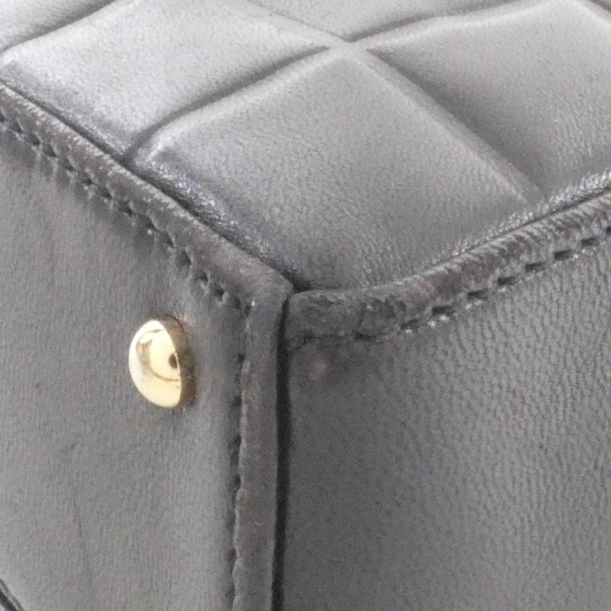 Chanel Black Leather Shoulder Bag (Pre-Owned)