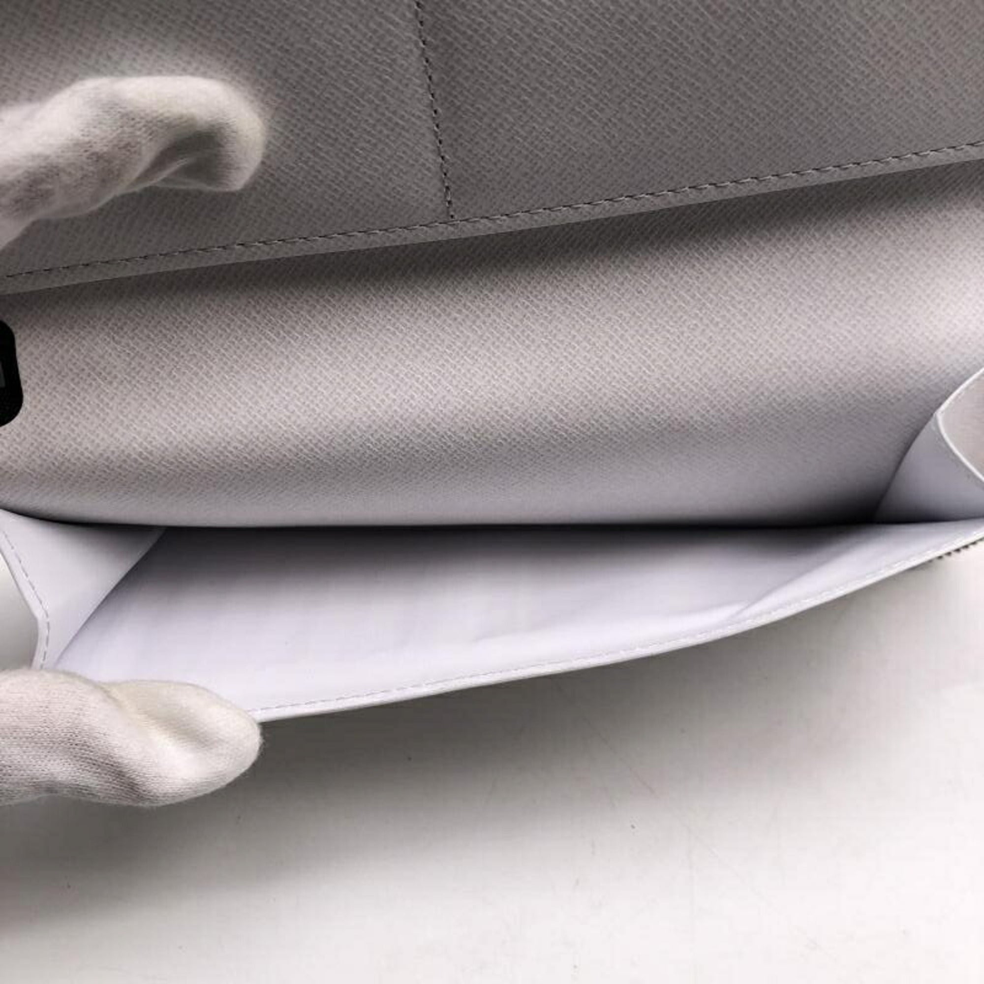 Louis Vuitton White Monogram Eclipse Long Wallet (Bi-Fold) (Pre-Owned)