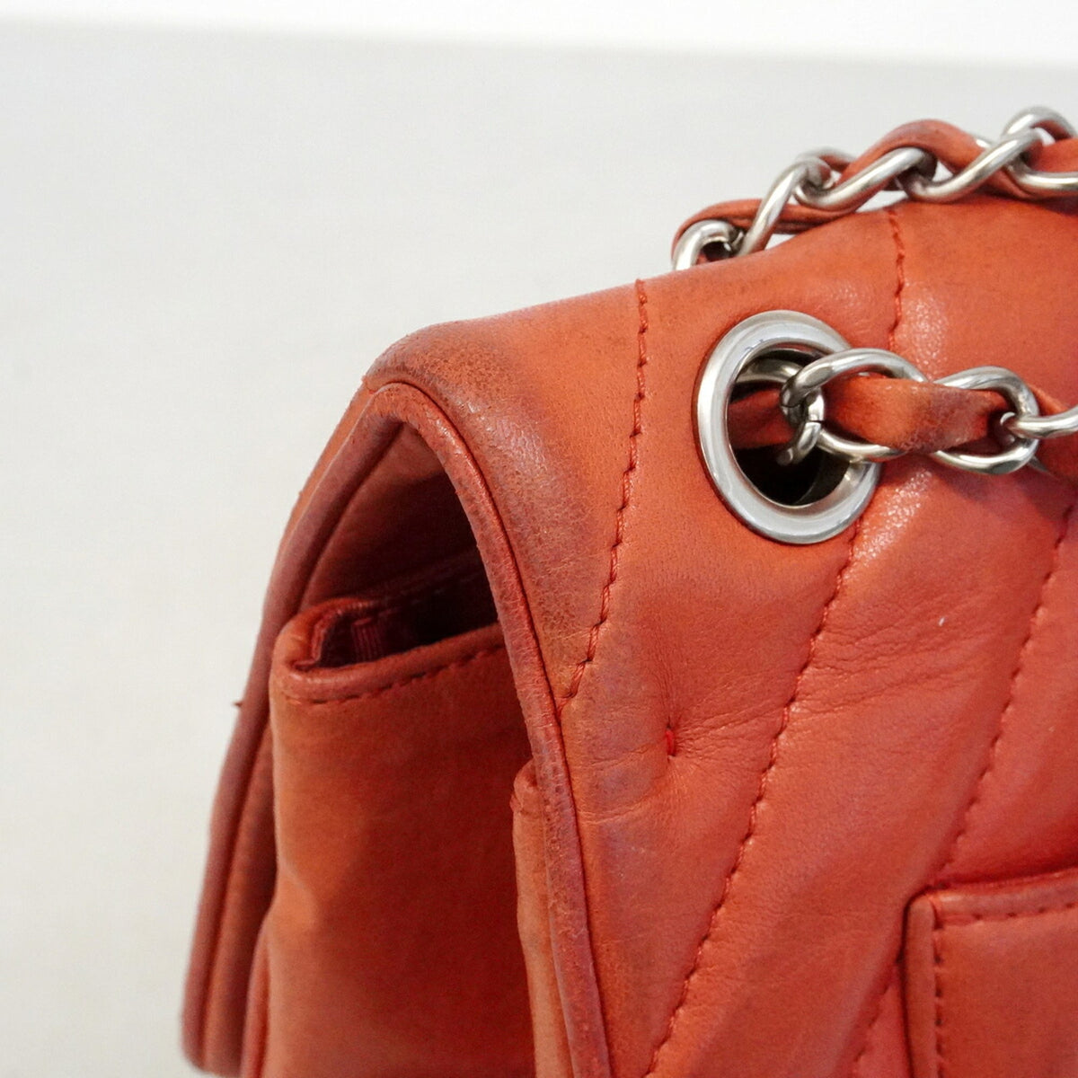 Chanel Red Color Leather Shoulder Bag (Pre-Owned)