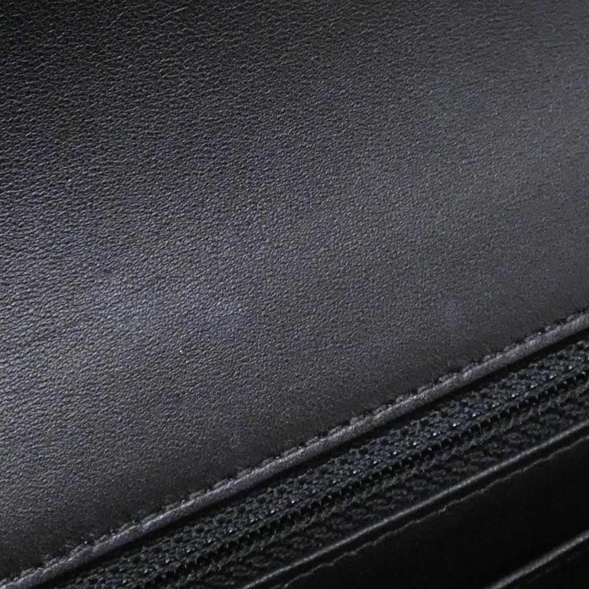 Chanel Black Leather Shoulder Bag (Pre-Owned)