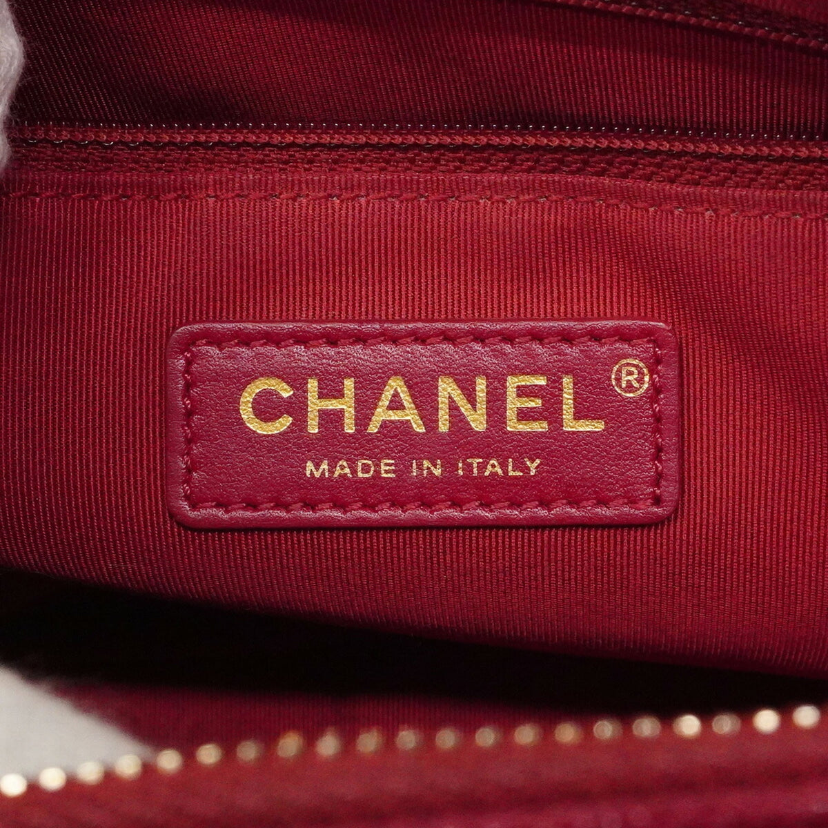 Chanel Red Color Grained Calfskin Handbag (Pre-Owned)