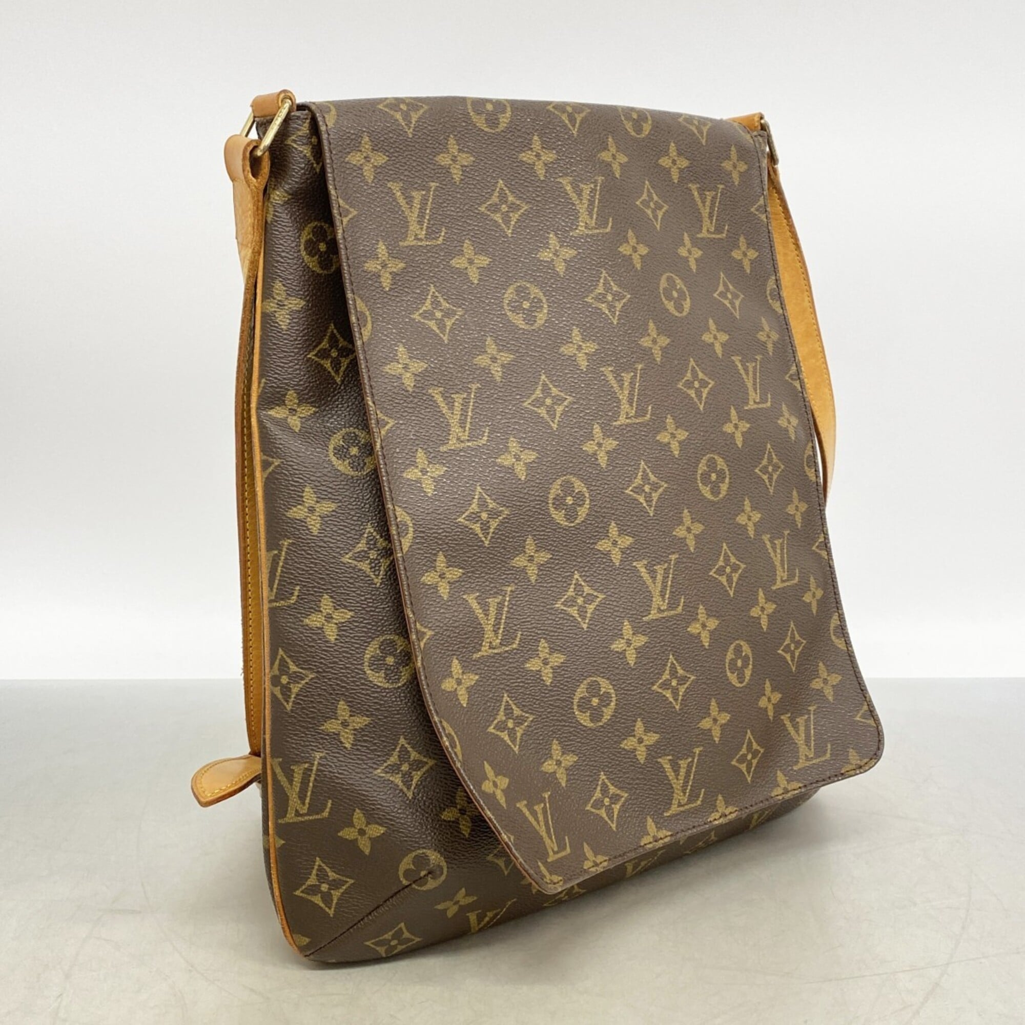 Louis Vuitton Brown Shoulder Bag (Pre-Owned)