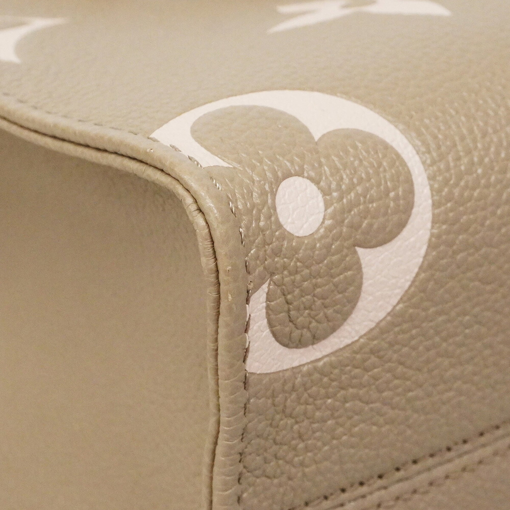 Louis Vuitton Cream Tourterelle Handbag (Pre-Owned)