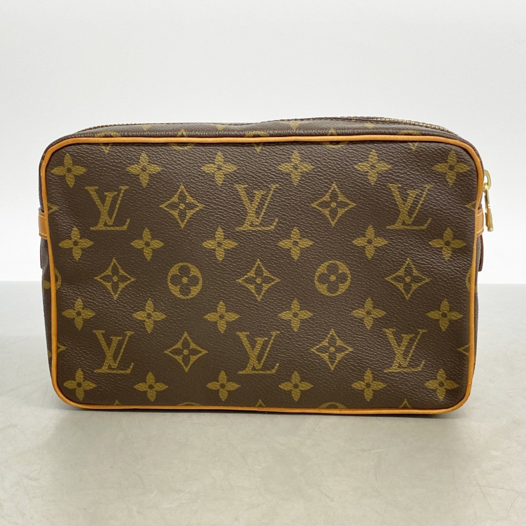 Louis Vuitton Brown Clutch Bag (Pre-Owned)