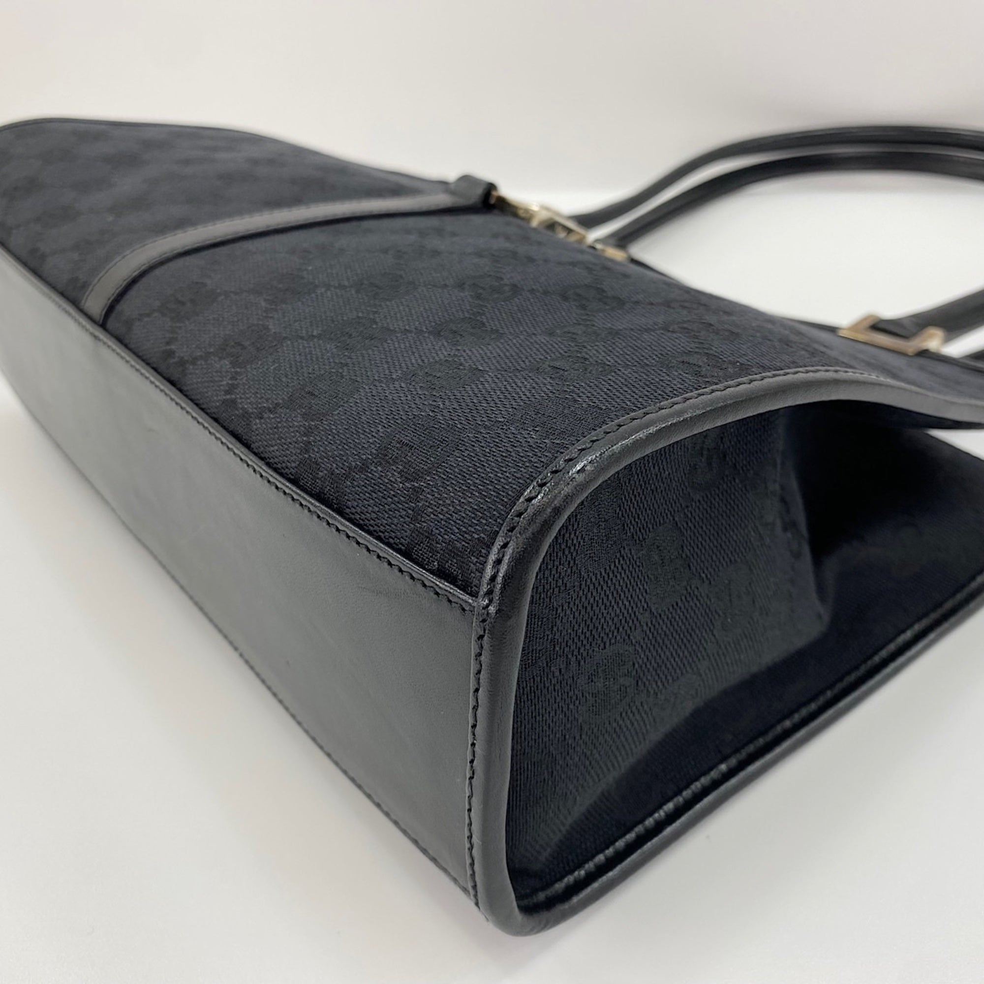 Gucci Black Shoulder Bag (Pre-Owned)