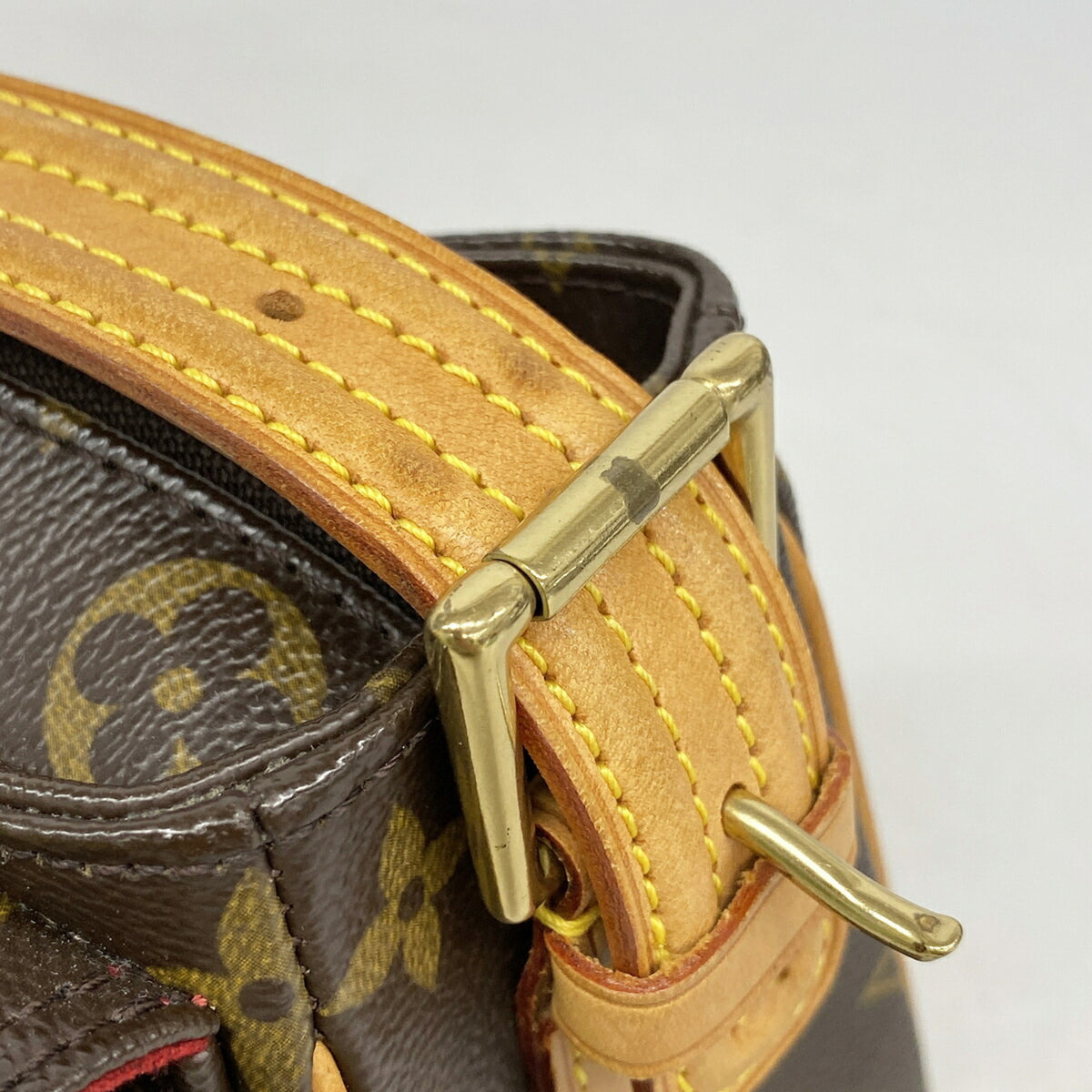 Louis Vuitton Brown Shoulder Bag (Pre-Owned)
