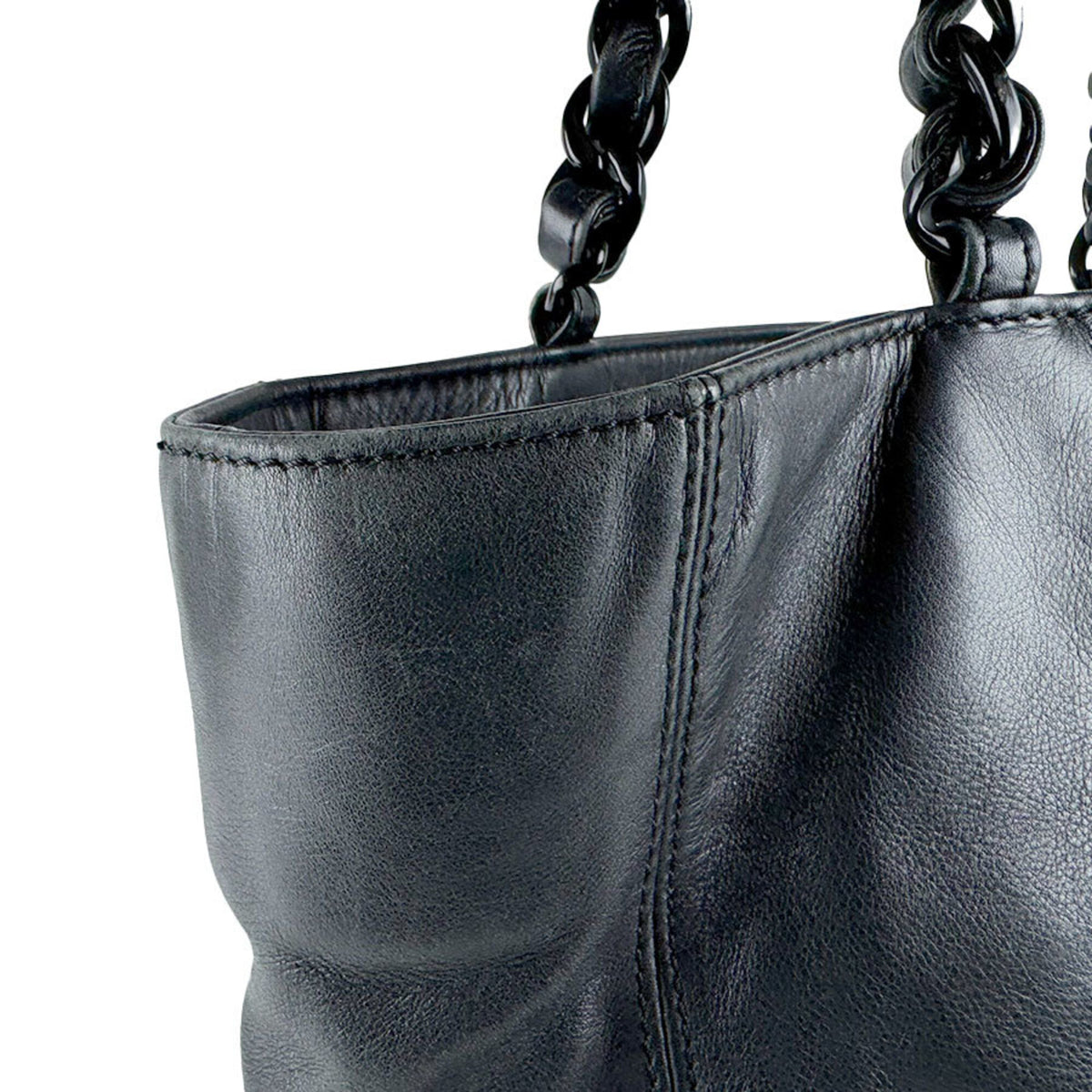 Chanel Black Leather Handbag (Pre-Owned)