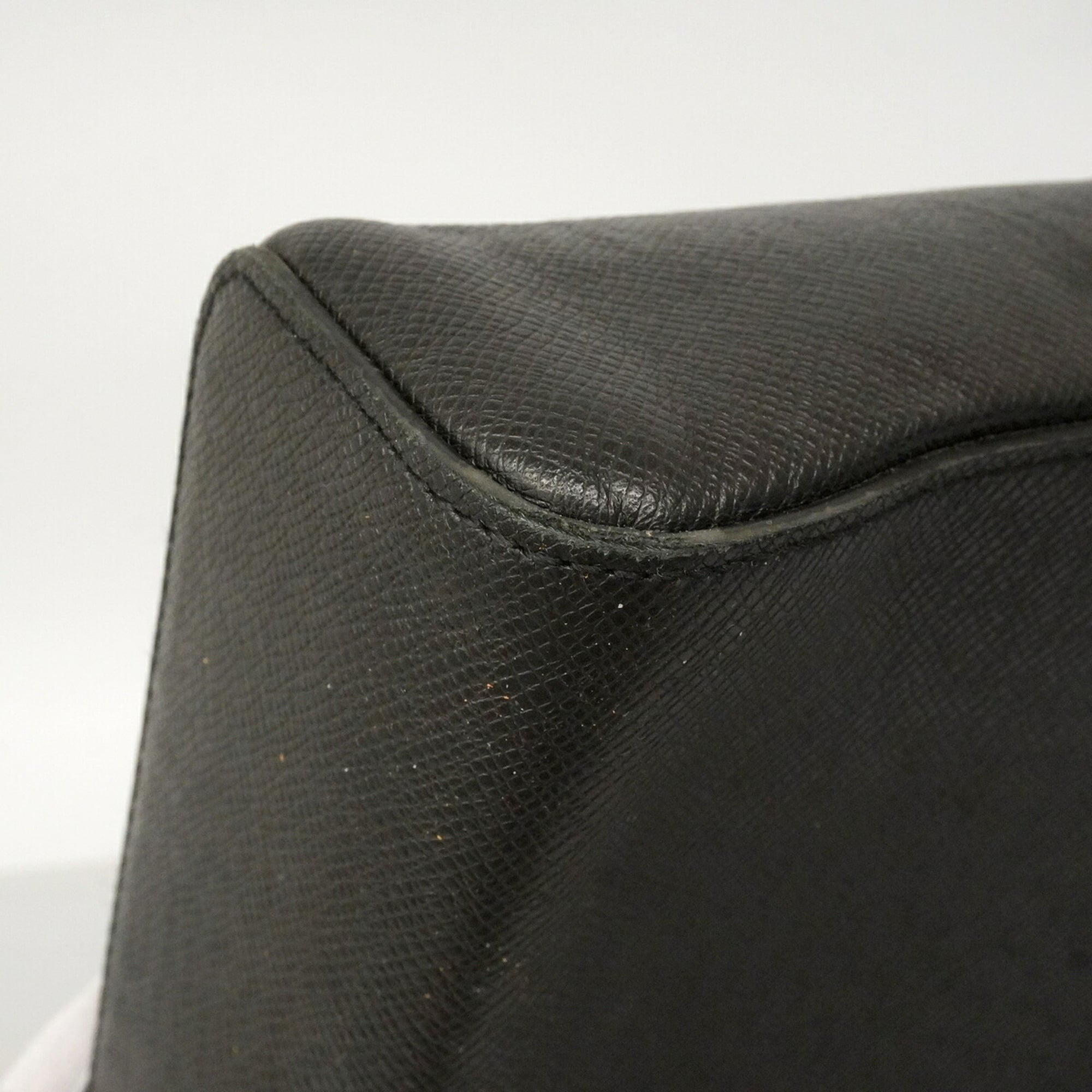 Louis Vuitton Black Shoulder Bag (Pre-Owned)