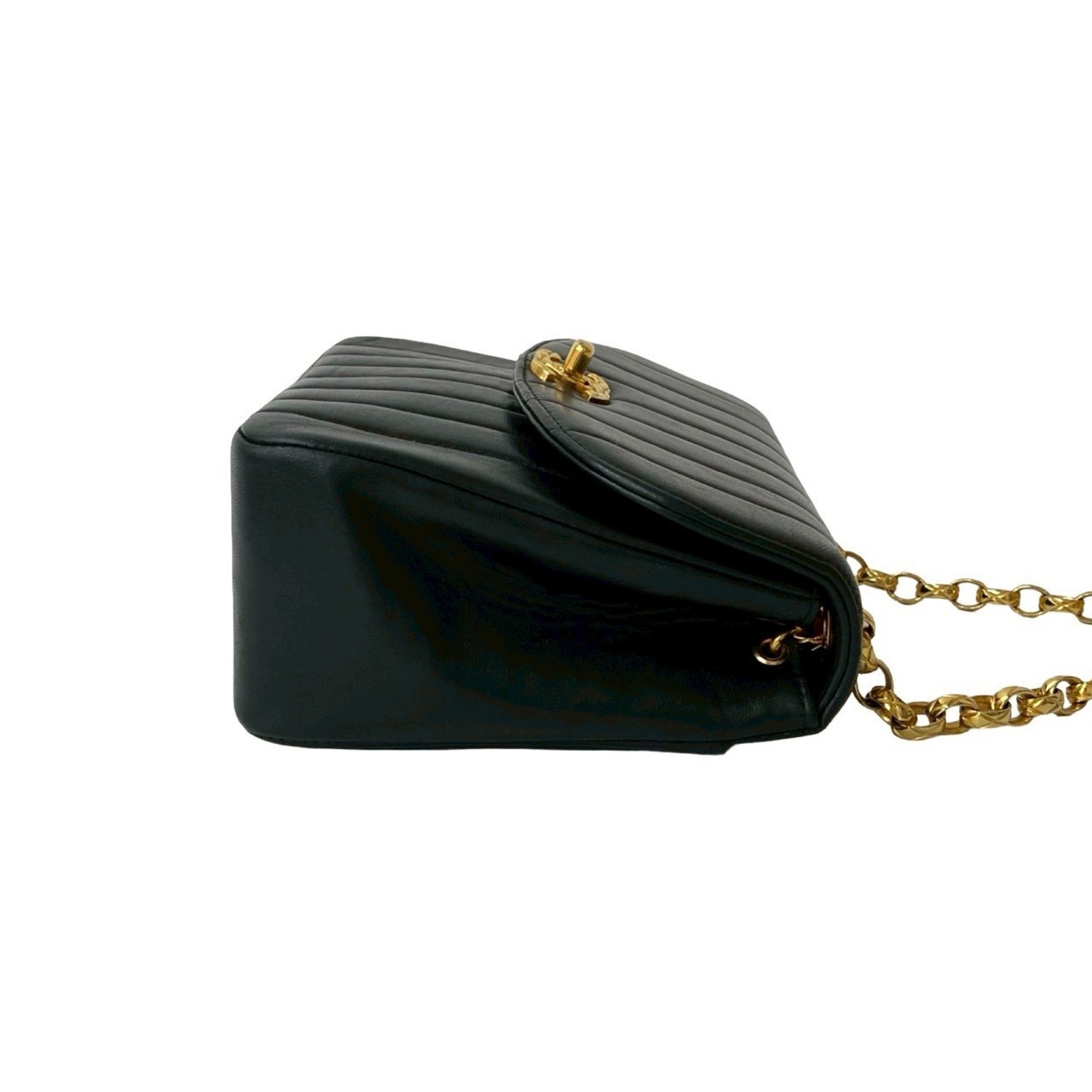 Chanel Black Leather Shoulder Bag (Pre-Owned)