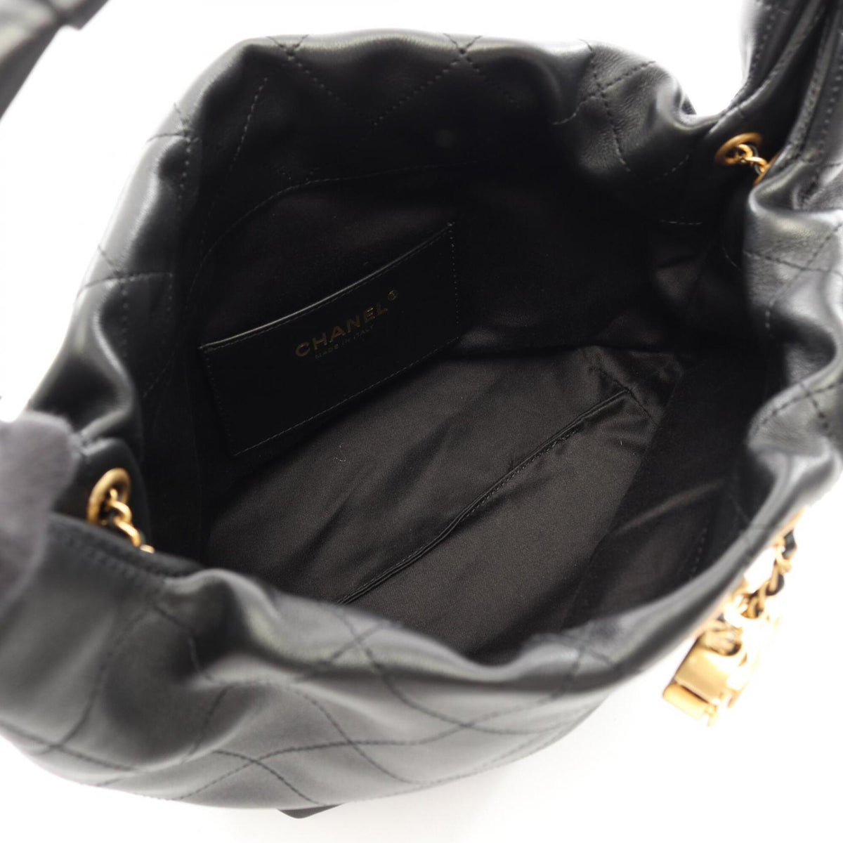 Chanel Matelasse Black Leather Handbag (Pre-Owned)