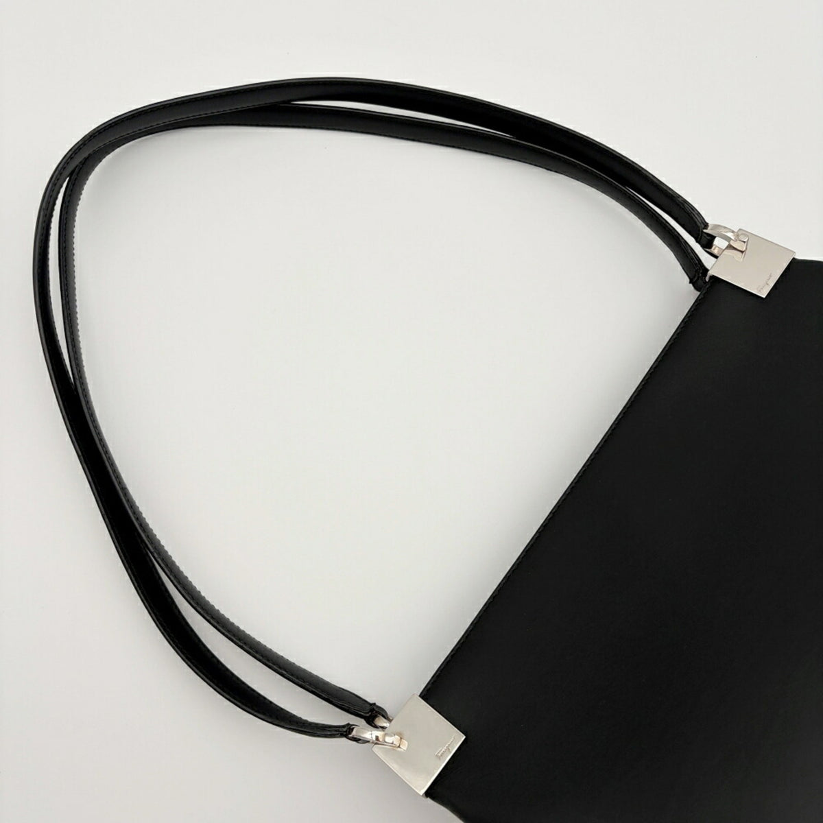 Salvatore Ferragamo Black Leather Shoulder Bag (Pre-Owned)