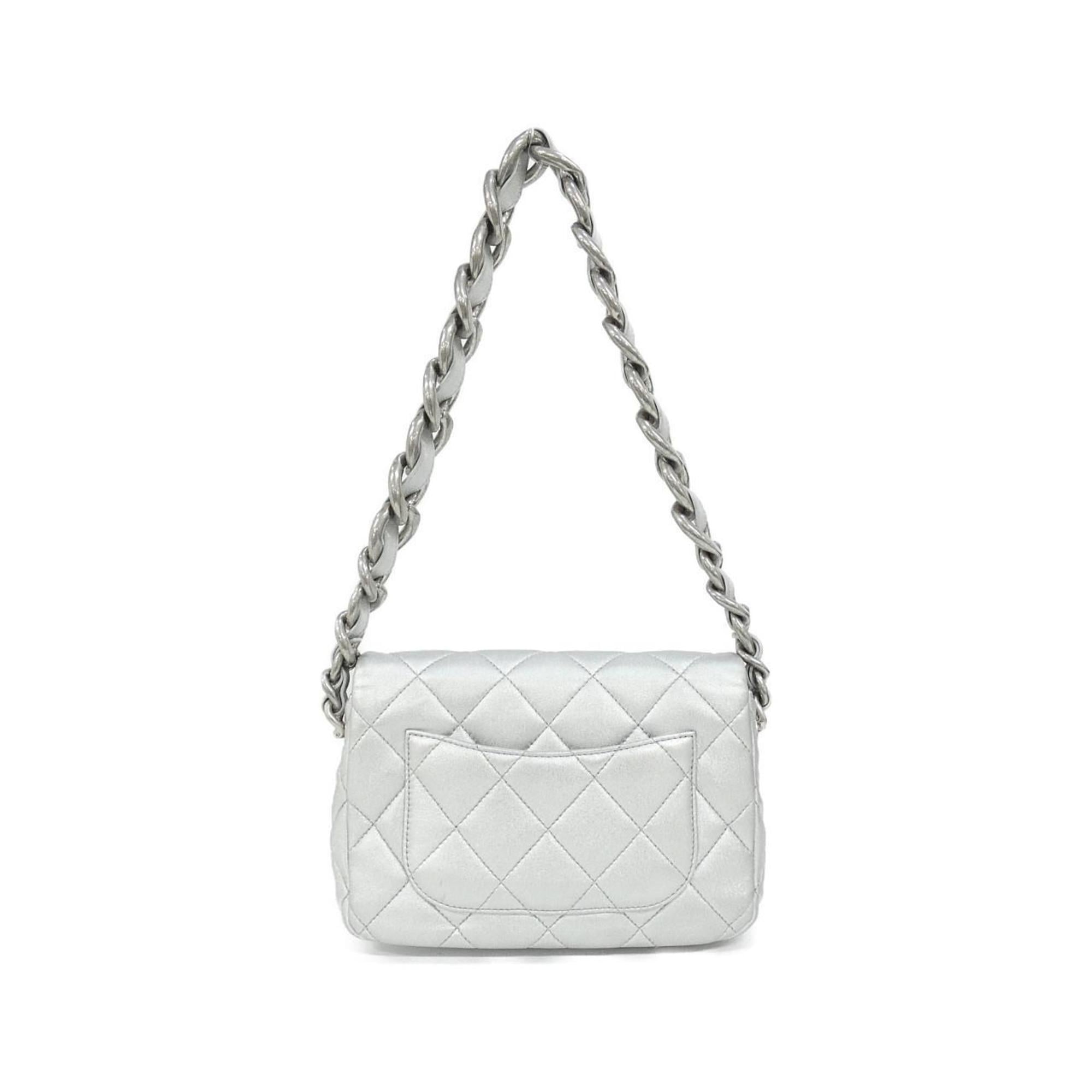 Chanel Silver Leather Shoulder Bag (Pre-Owned)