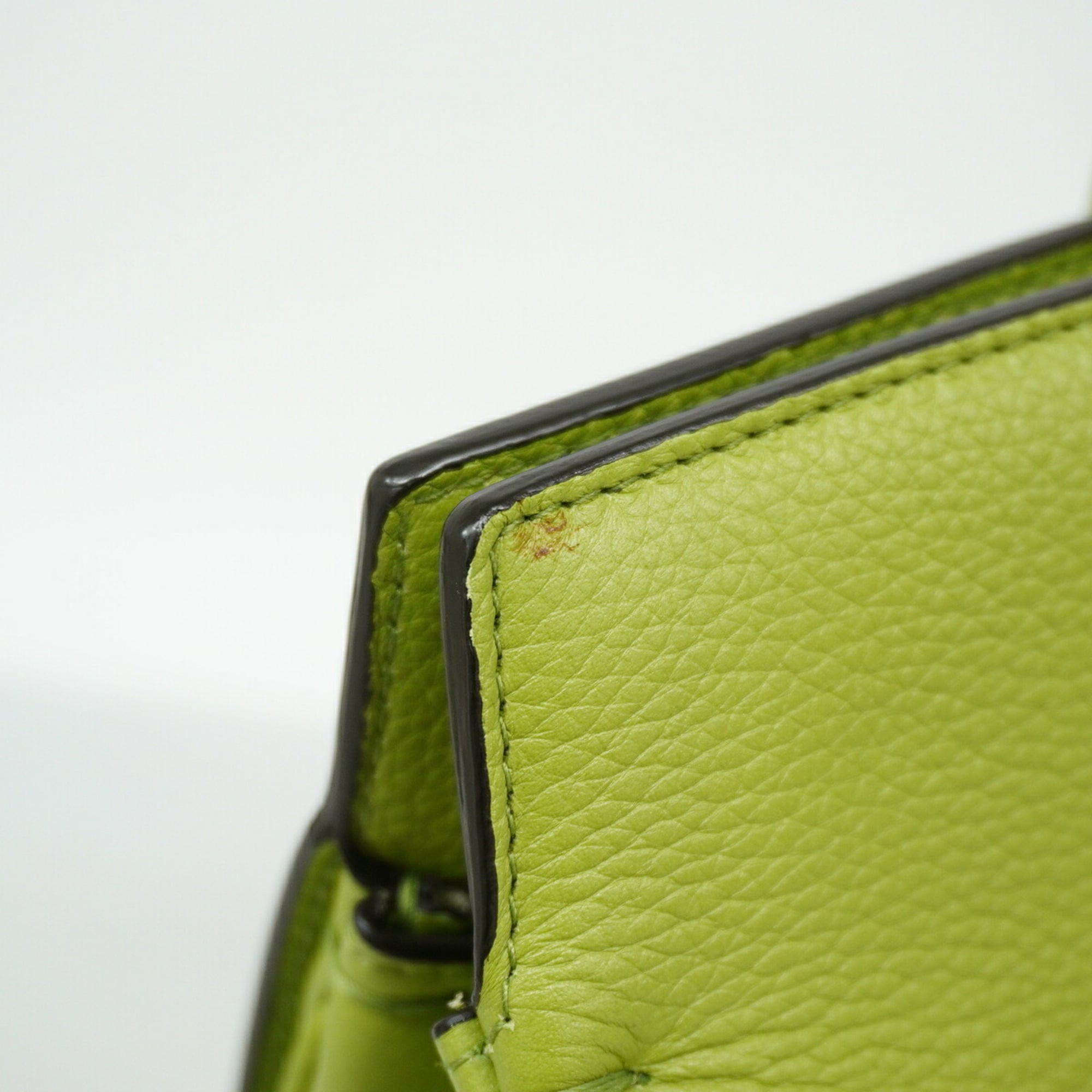 Salvatore Ferragamo Green Leather Handbag (Pre-Owned)