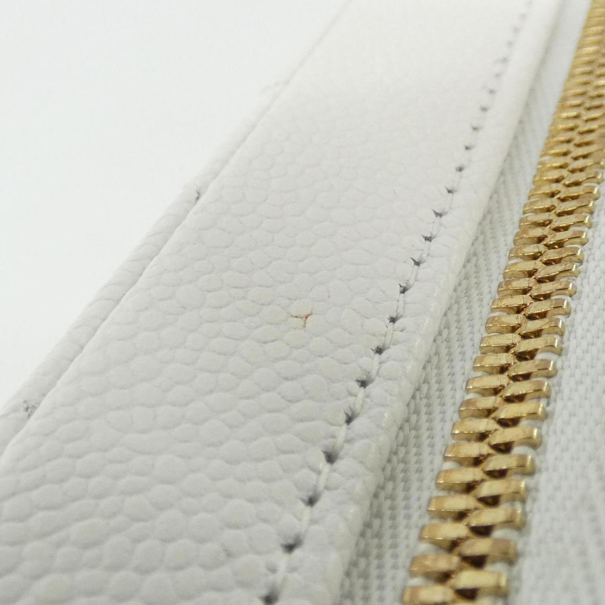 Chanel White Grained Calfskin Handbag (Pre-Owned)