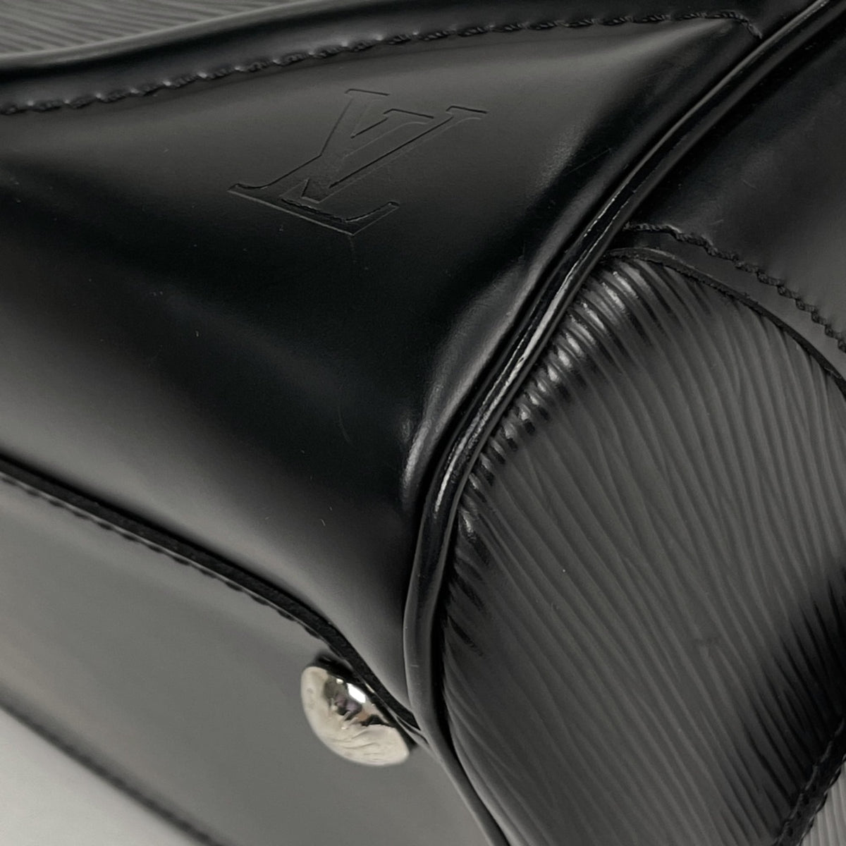 Louis Vuitton Black Noir Epi Leather Handbag (Pre-Owned)
