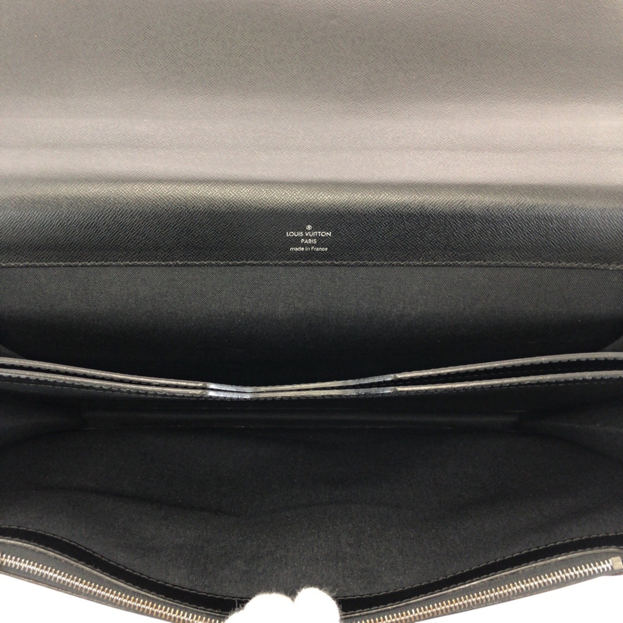 Louis Vuitton Black Taiga Leather Briefcase (Pre-Owned)