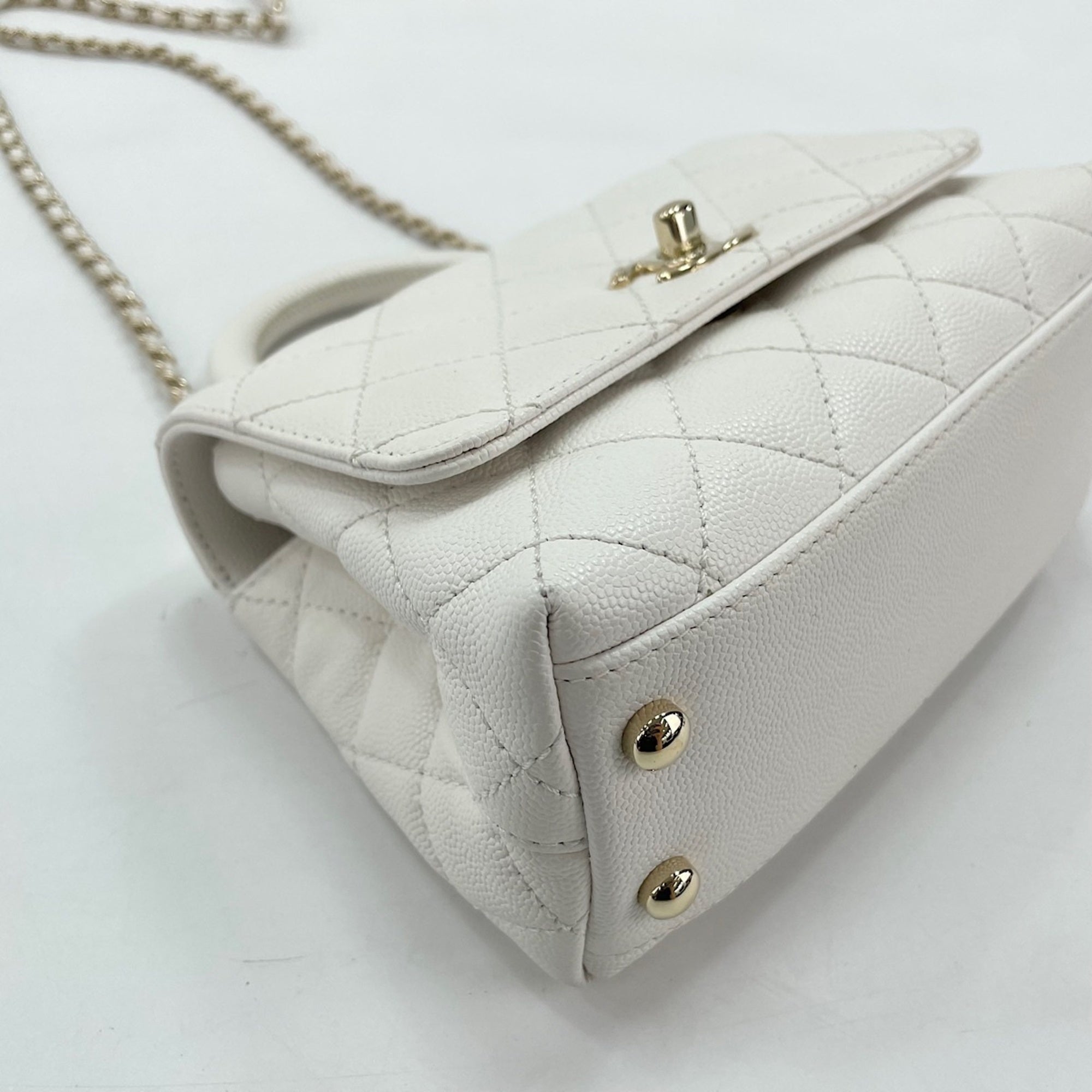 Chanel White Handbag (Pre-Owned)