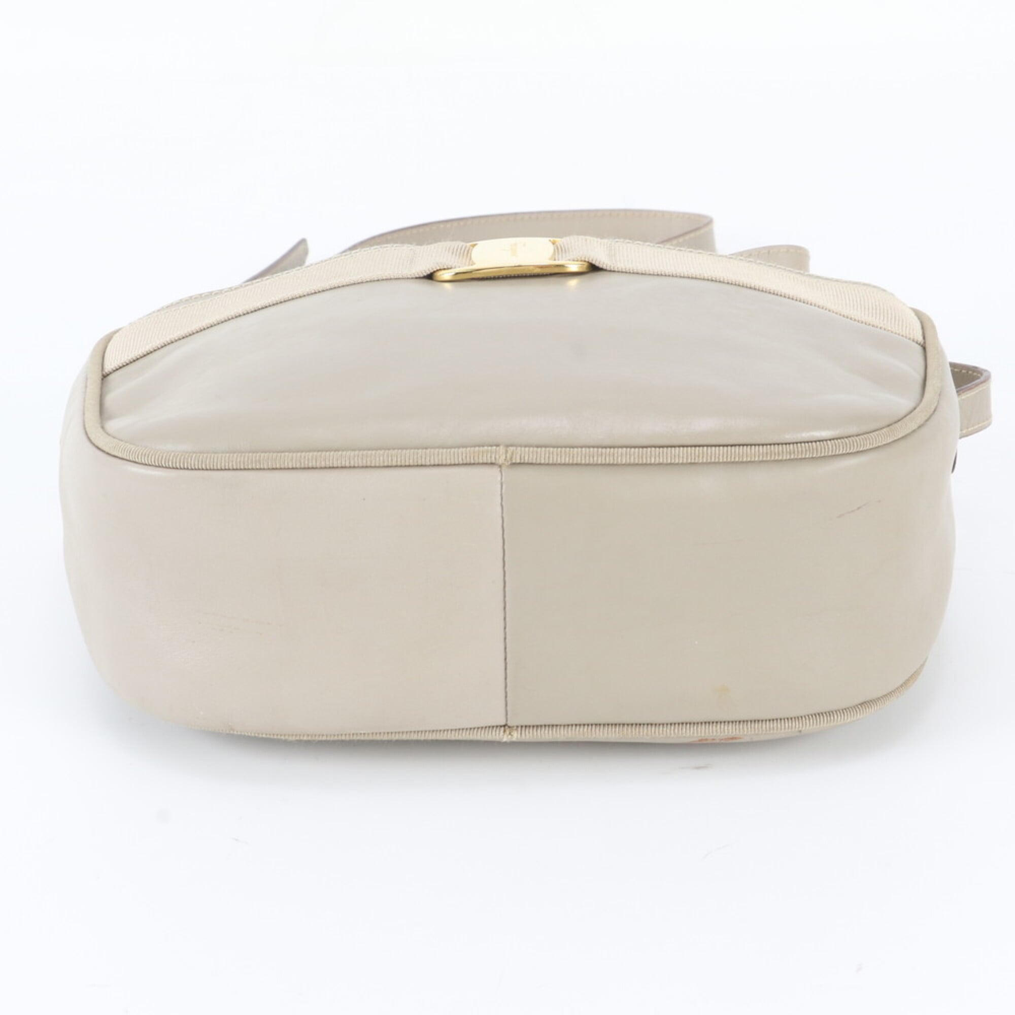 Salvatore Ferragamo Vara Beige Leather Shoulder Bag (Pre-Owned)