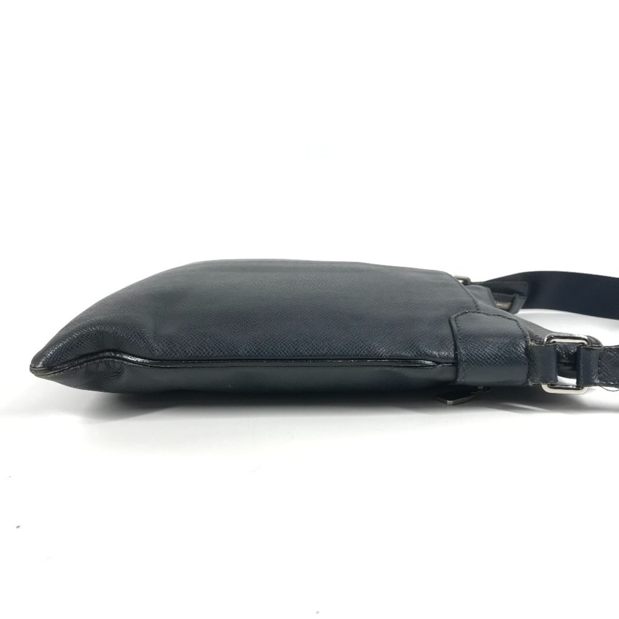 Louis Vuitton Navy Taiga Leather Pochette Shoulder Bag (Pre-Owned)