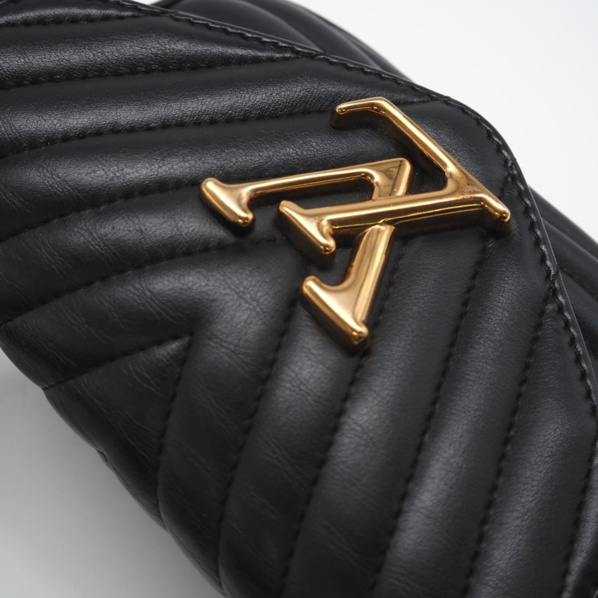 Louis Vuitton Black Leather Pochette Shoulder Bag (Pre-Owned)