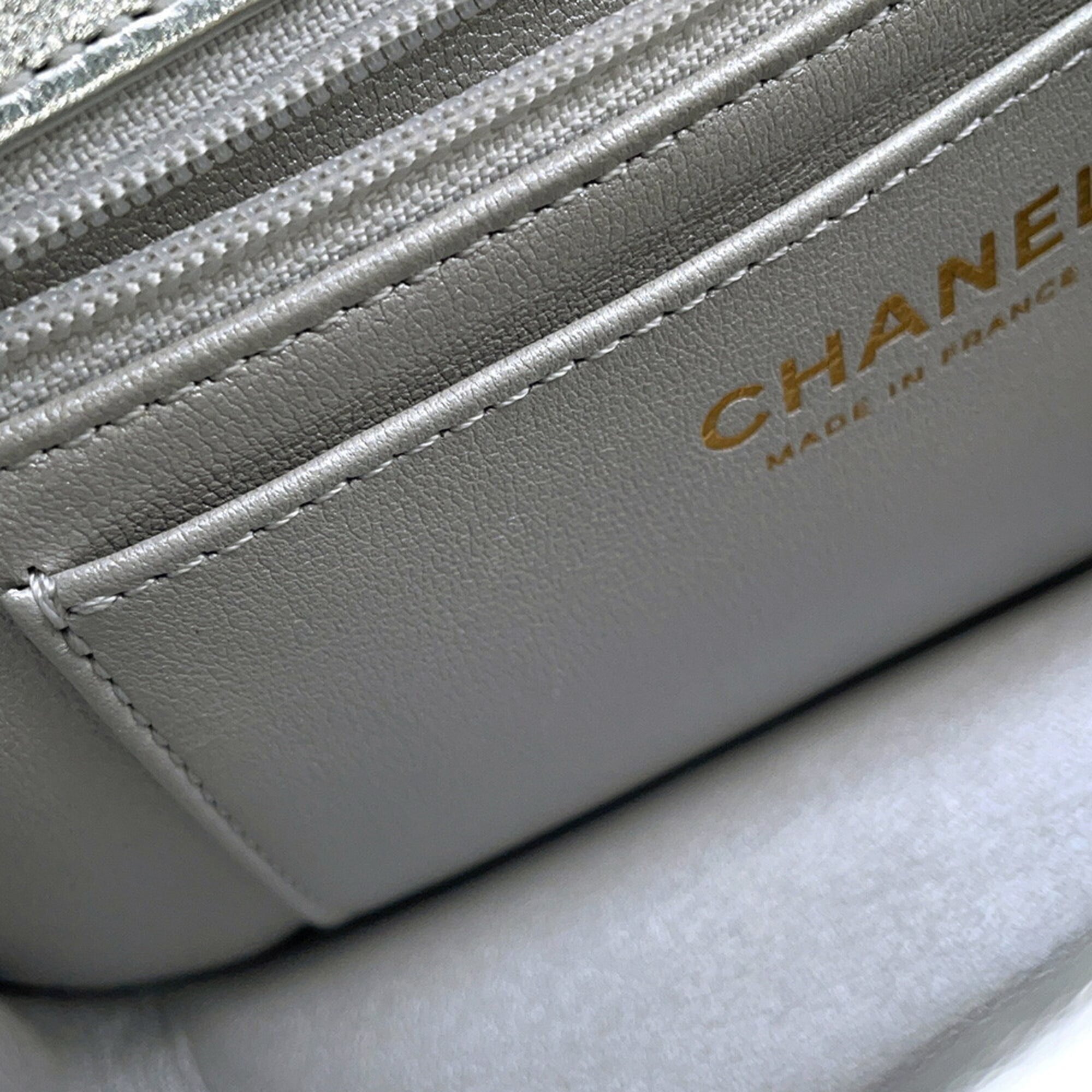 Chanel Metallic Silver Leather Handbag Shoulder Bag (Pre-Owned)