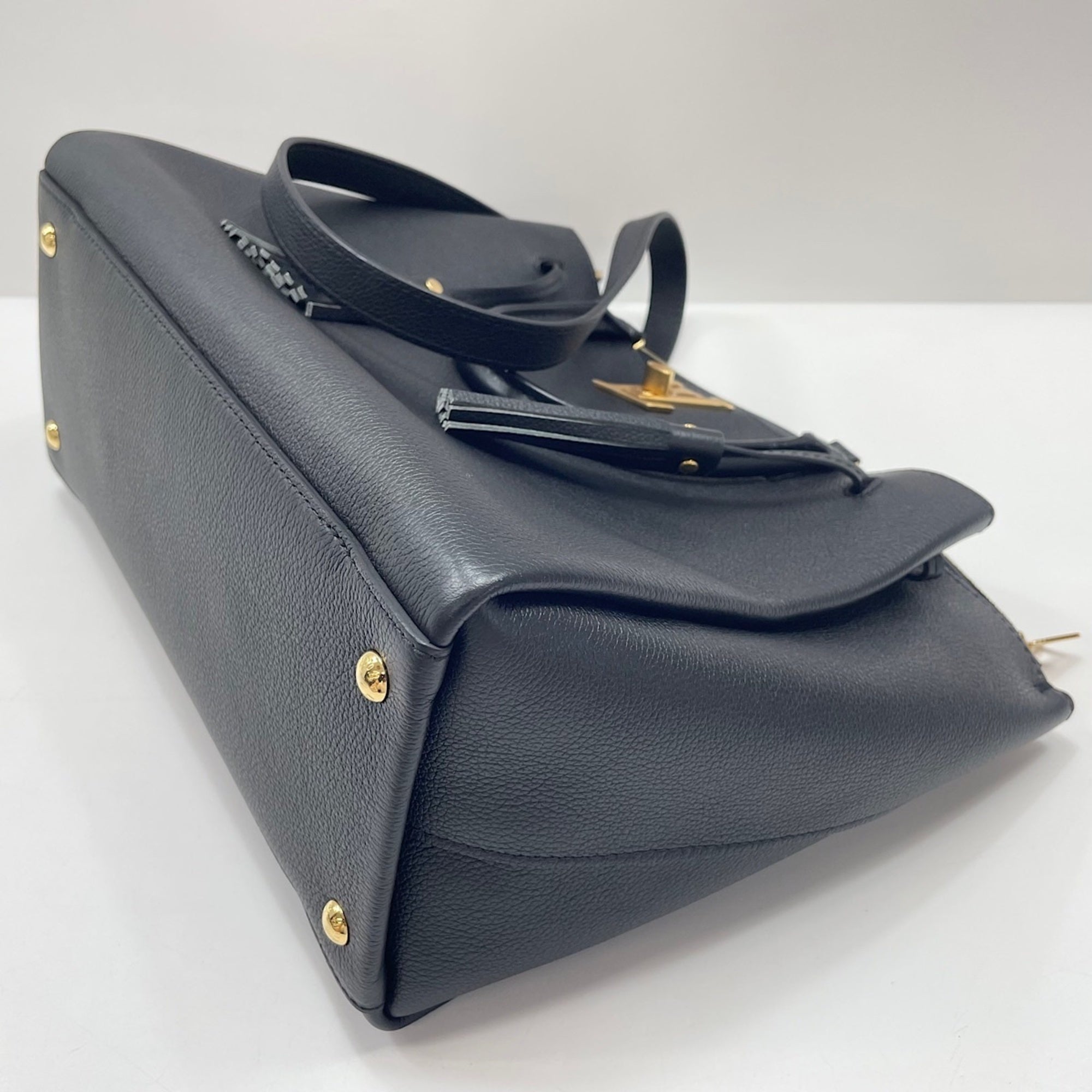 Louis Vuitton Black Handbag (Pre-Owned)