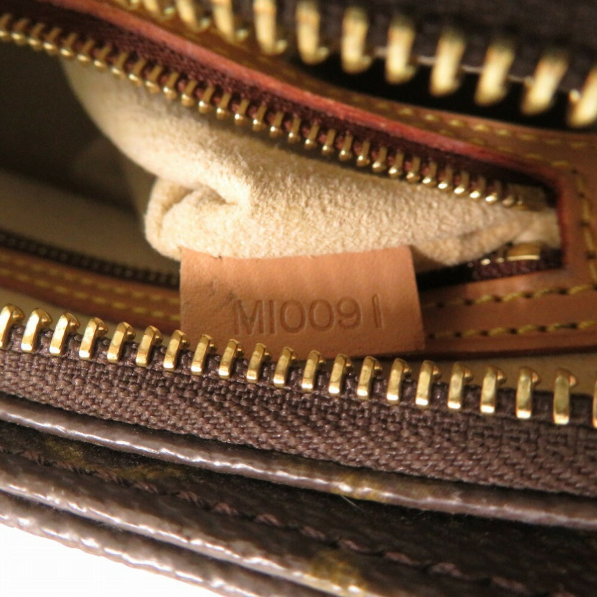 Louis Vuitton Brown Monogram Monogram Shoulder Bag (Pre-Owned)