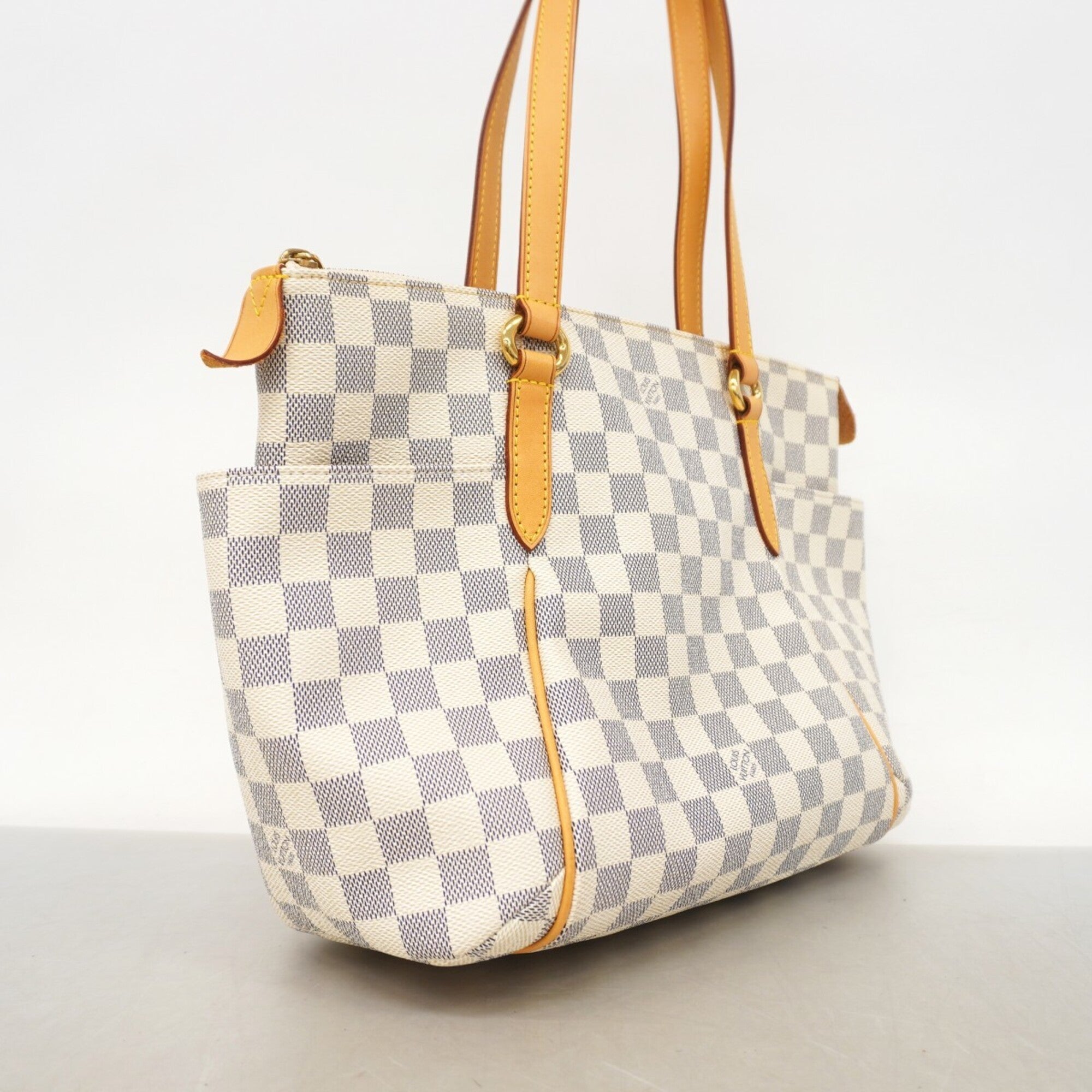 Louis Vuitton White Tote Bag (Pre-Owned)