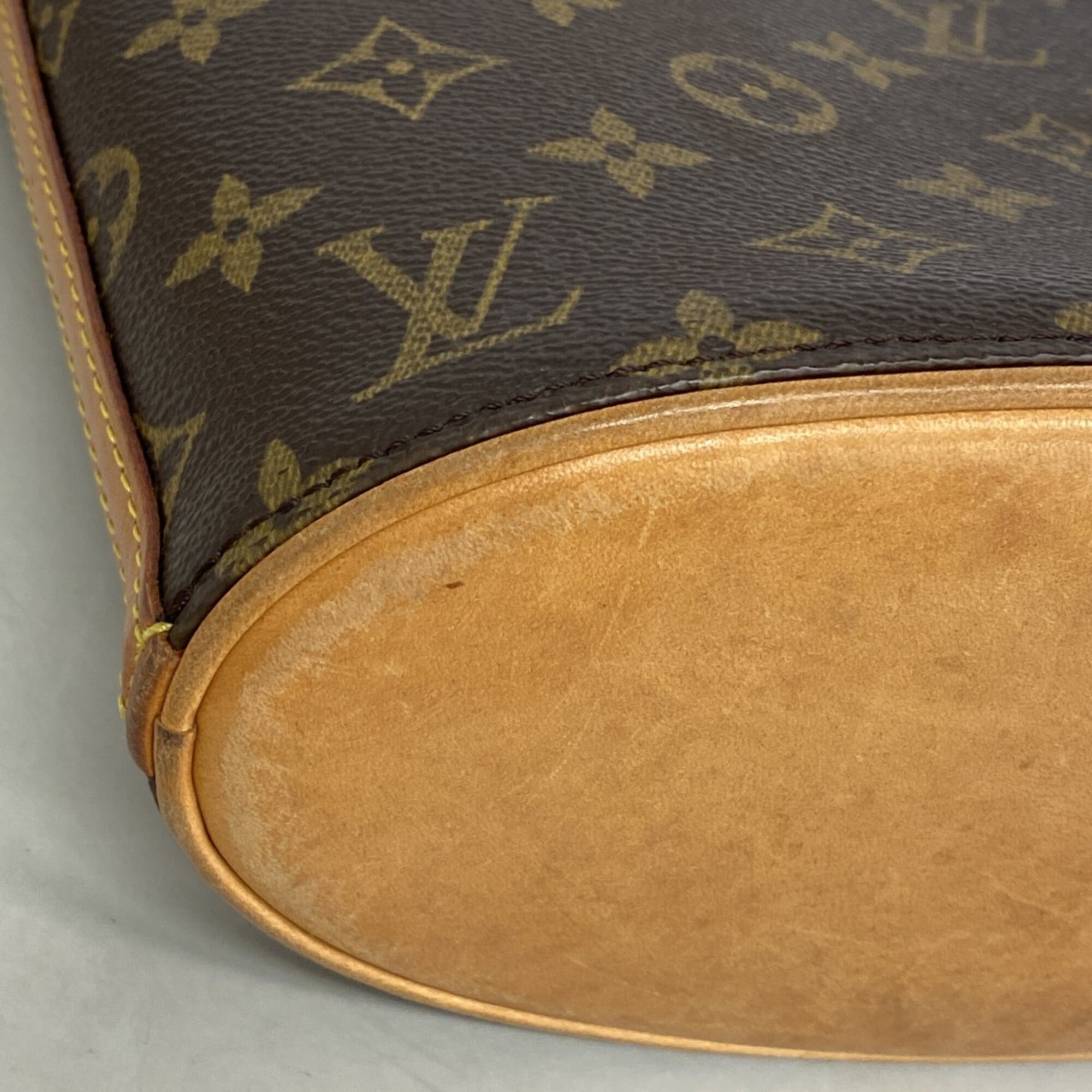 Louis Vuitton Brown Shoulder Bag (Pre-Owned)