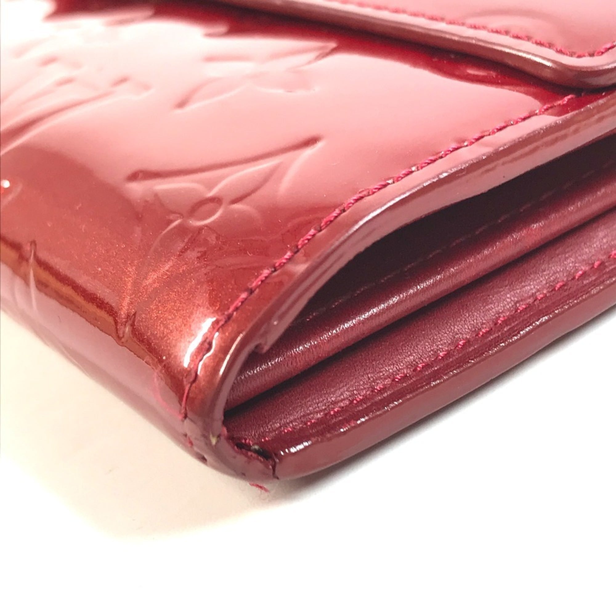 Louis Vuitton Monogram Vernis Pomme D'amour Red Color Monogram Vernis Long Wallet (Bi-Fold) (Pre-Owned)