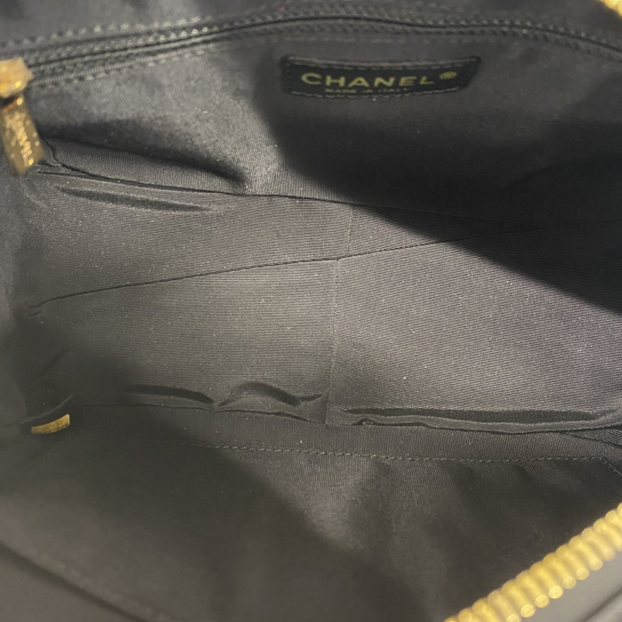 Chanel Black Grained Calfskin Handbag (Pre-Owned)