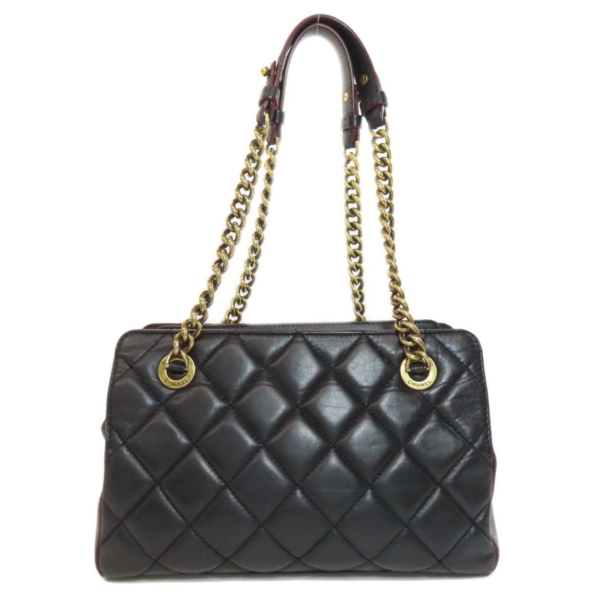 Chanel Matelasse Black Leather Shoulder Bag (Pre-Owned)