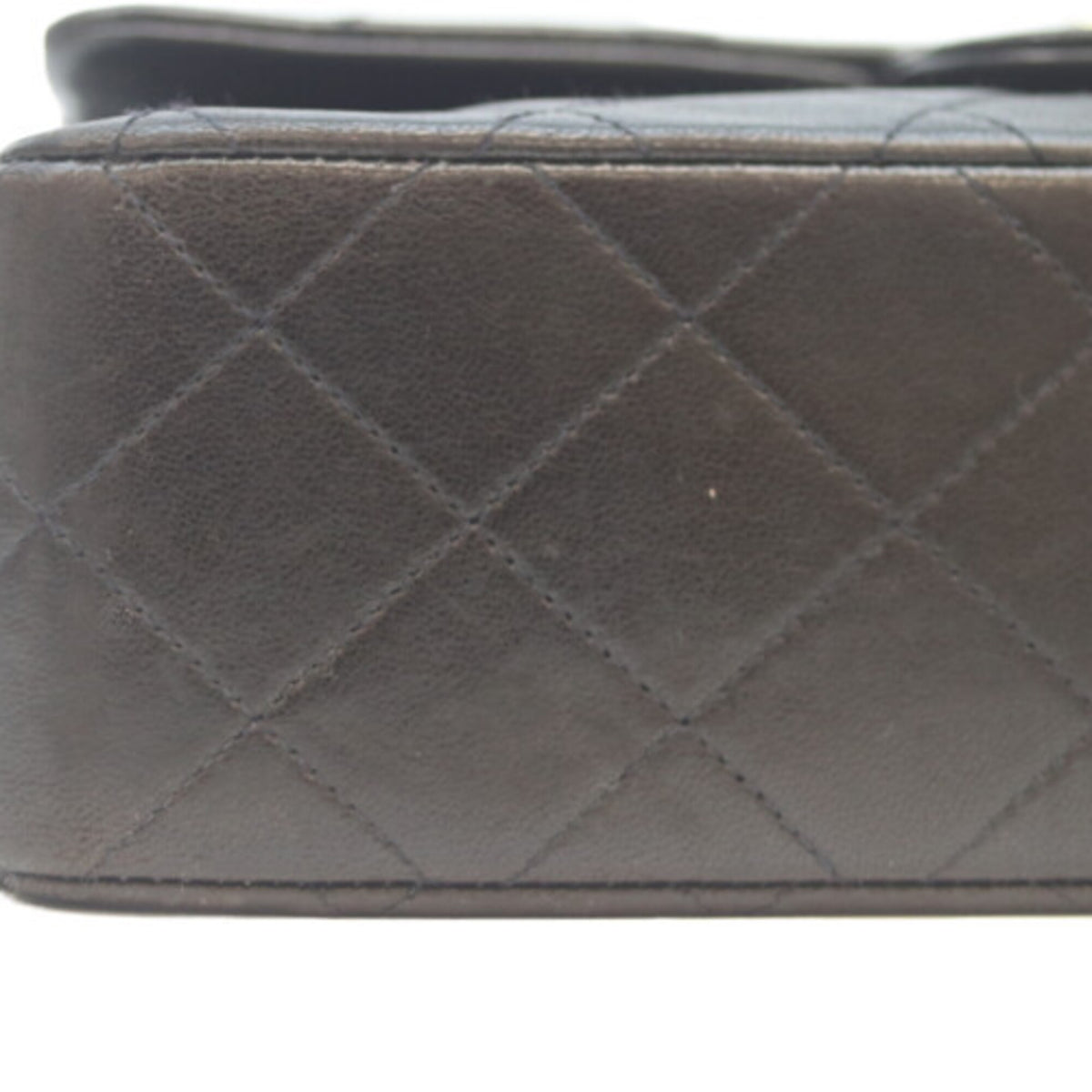 Chanel Black Leather Shoulder Bag (Pre-Owned)