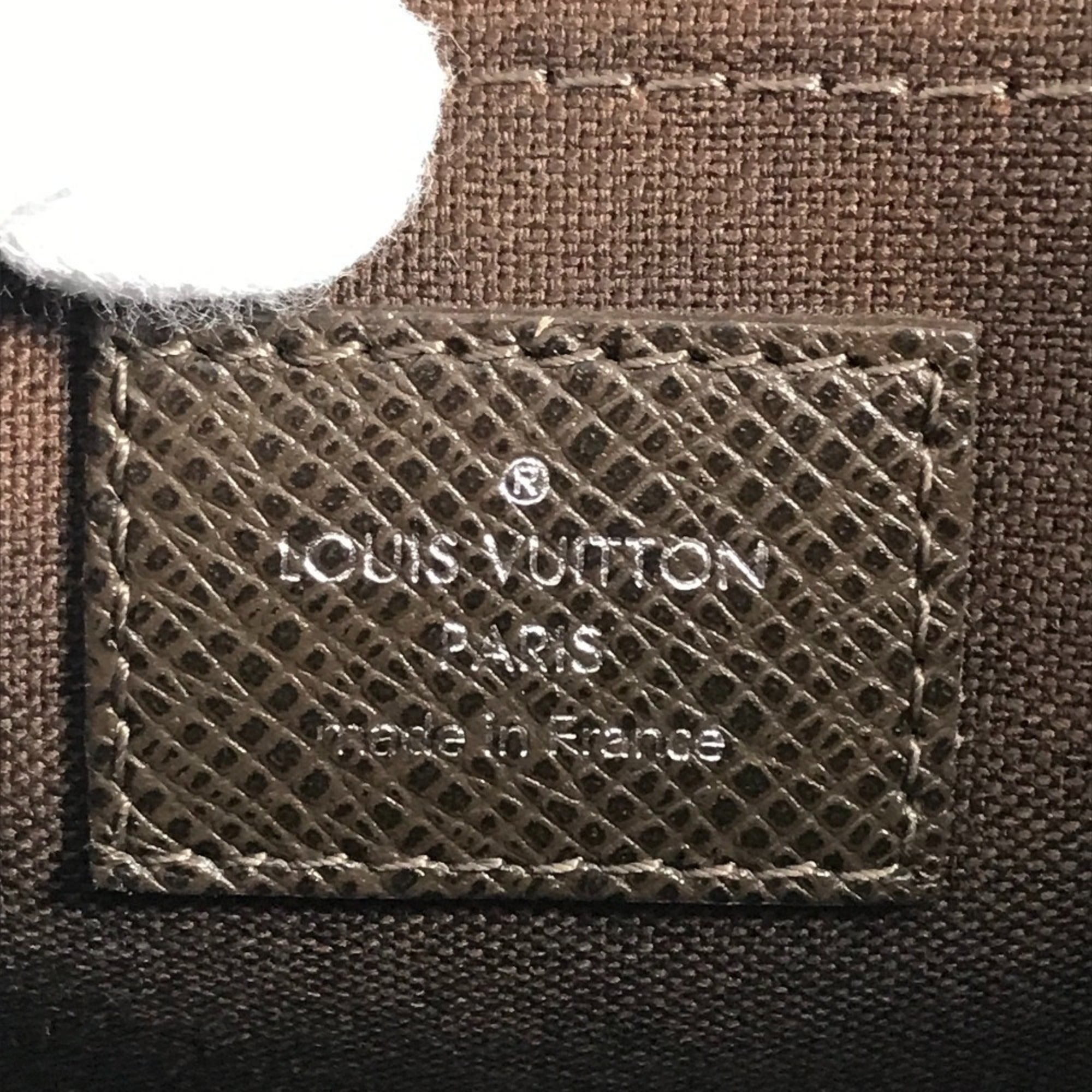 Louis Vuitton Brown Grizzly Taiga Leather Messenger Bag Shoulder Bag (Pre-Owned)
