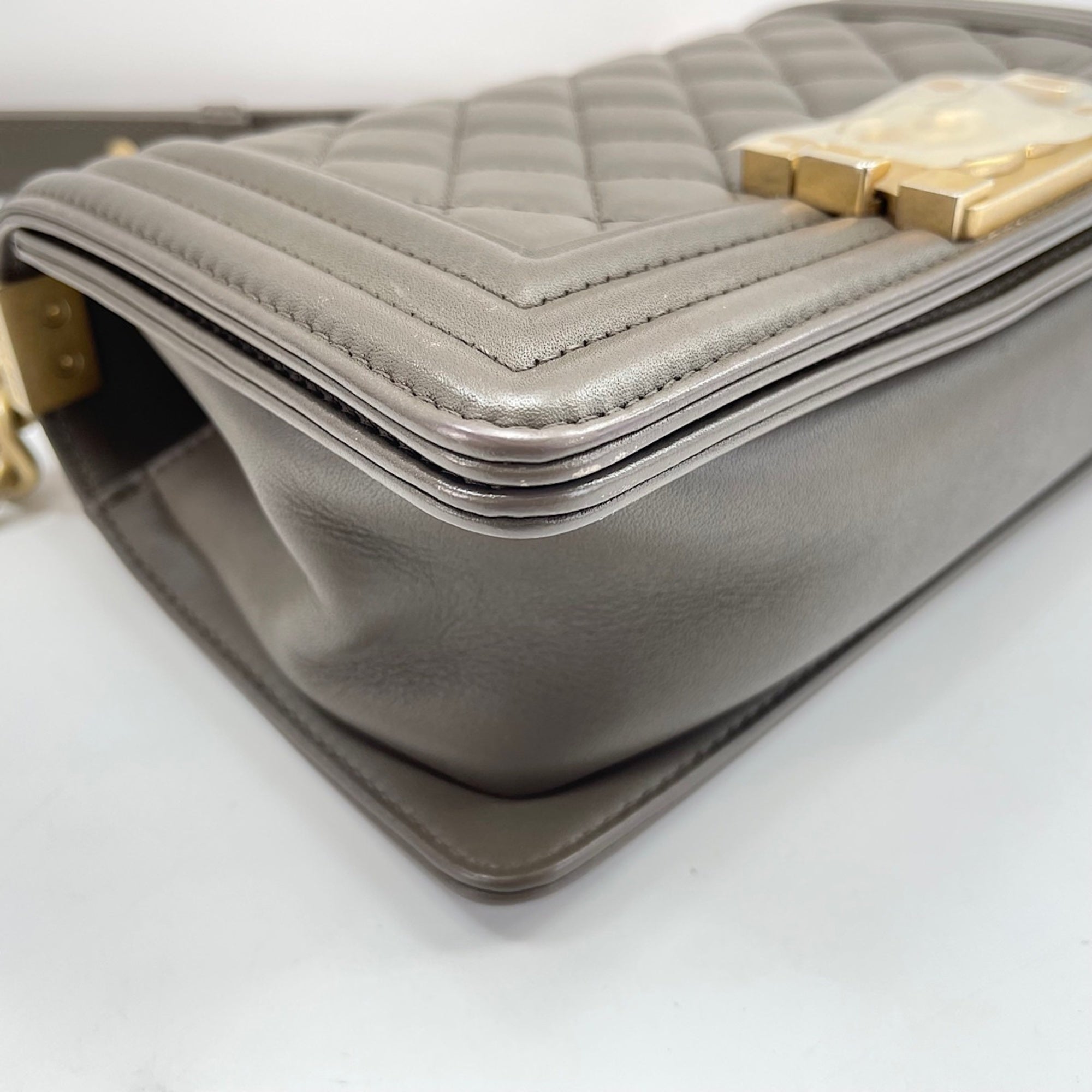 Chanel Boy Chanel Brown Leather Shoulder Bag (Pre-Owned)