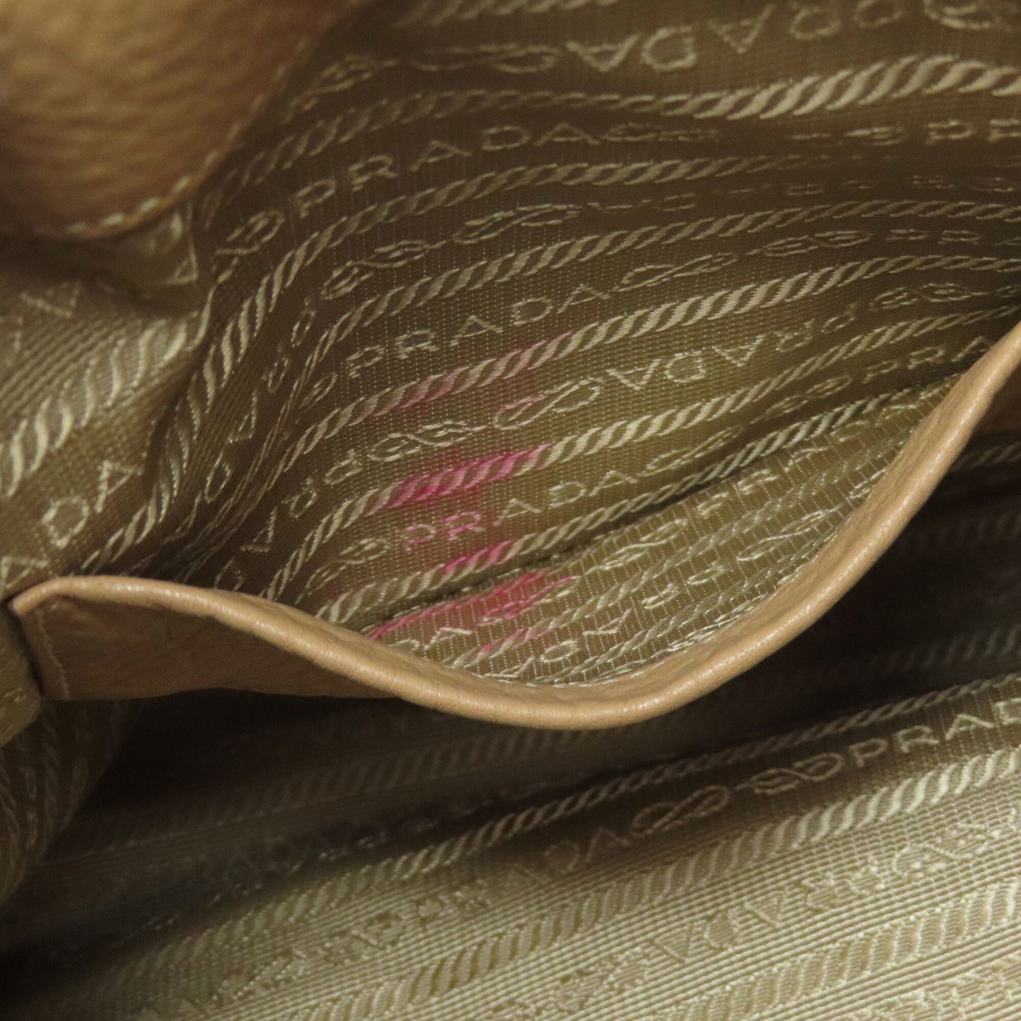 Prada Beige Leather Handbag (Pre-Owned)