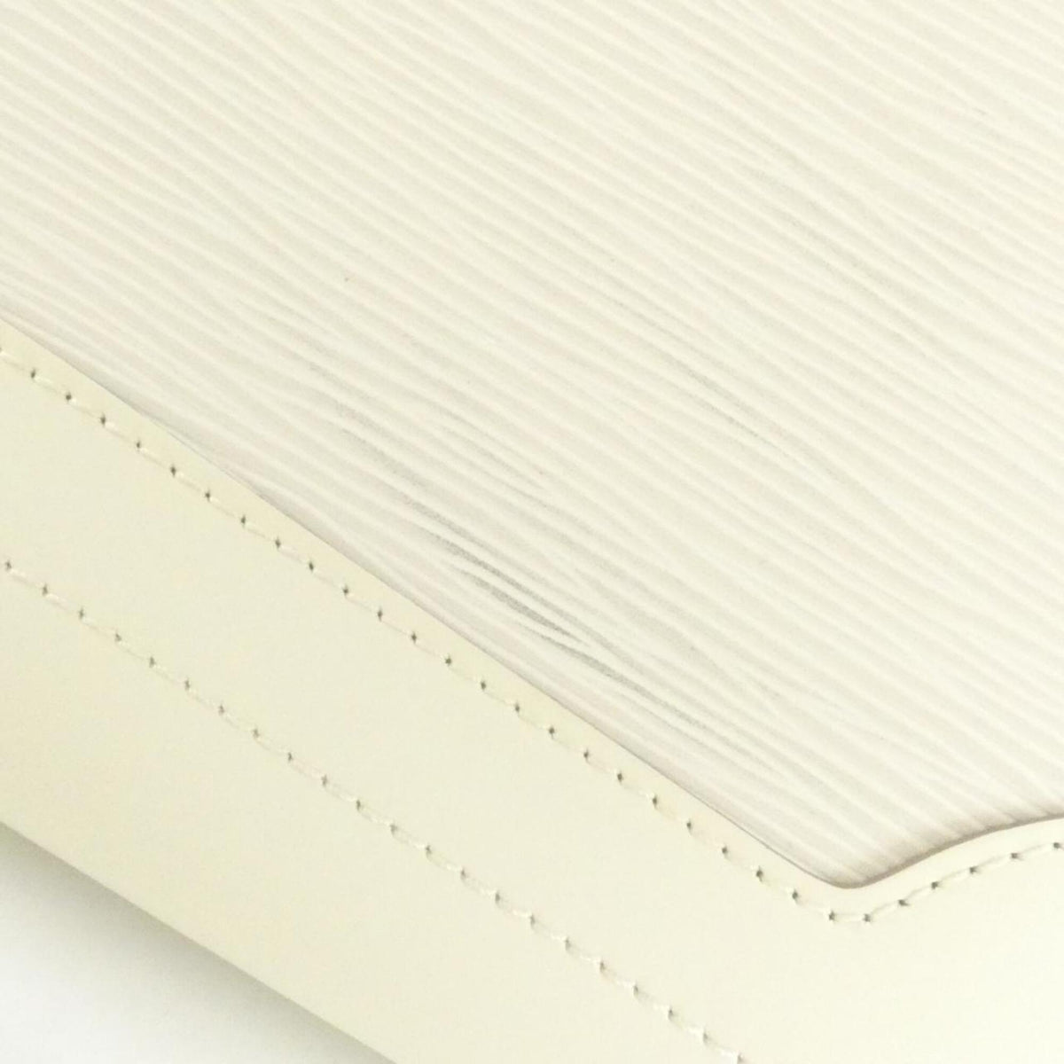 Louis Vuitton Epi Lv Off White Leather Shoulder Bag (Pre-Owned)