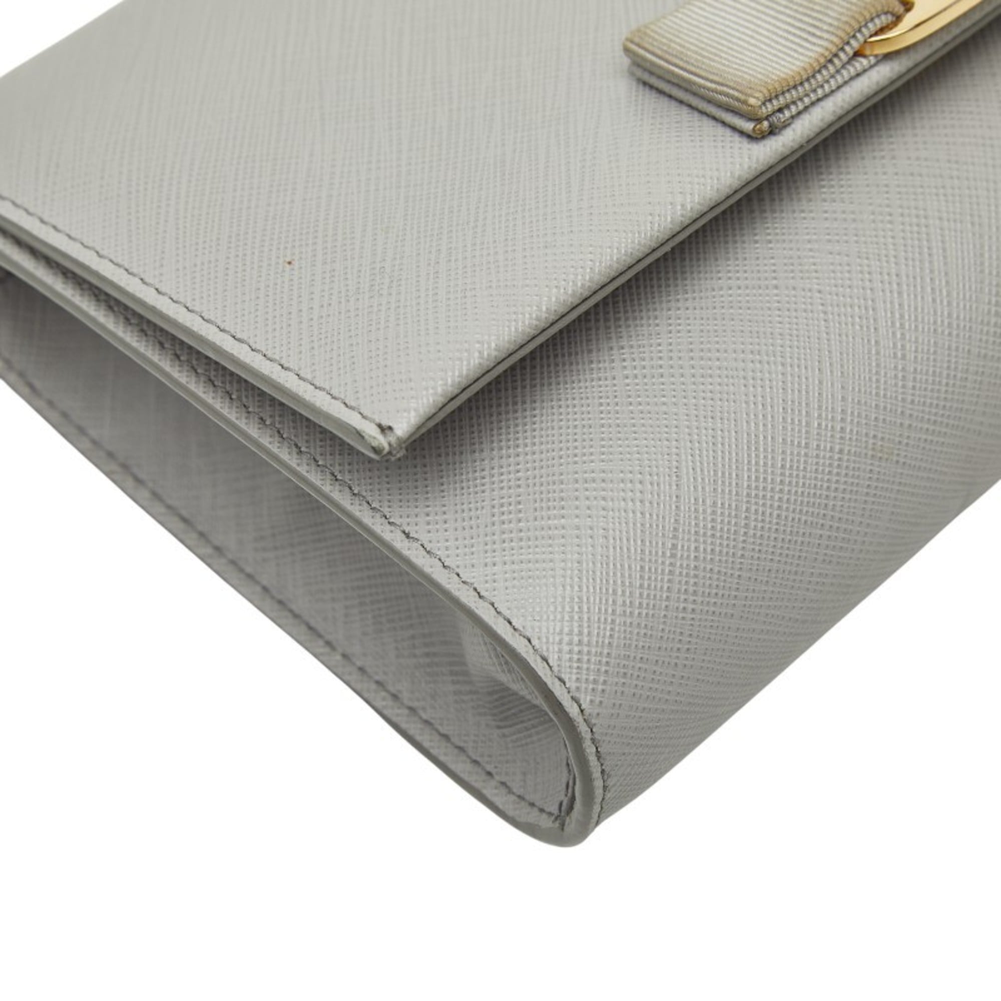 Salvatore Ferragamo Gray Leather Shoulder Bag (Pre-Owned)