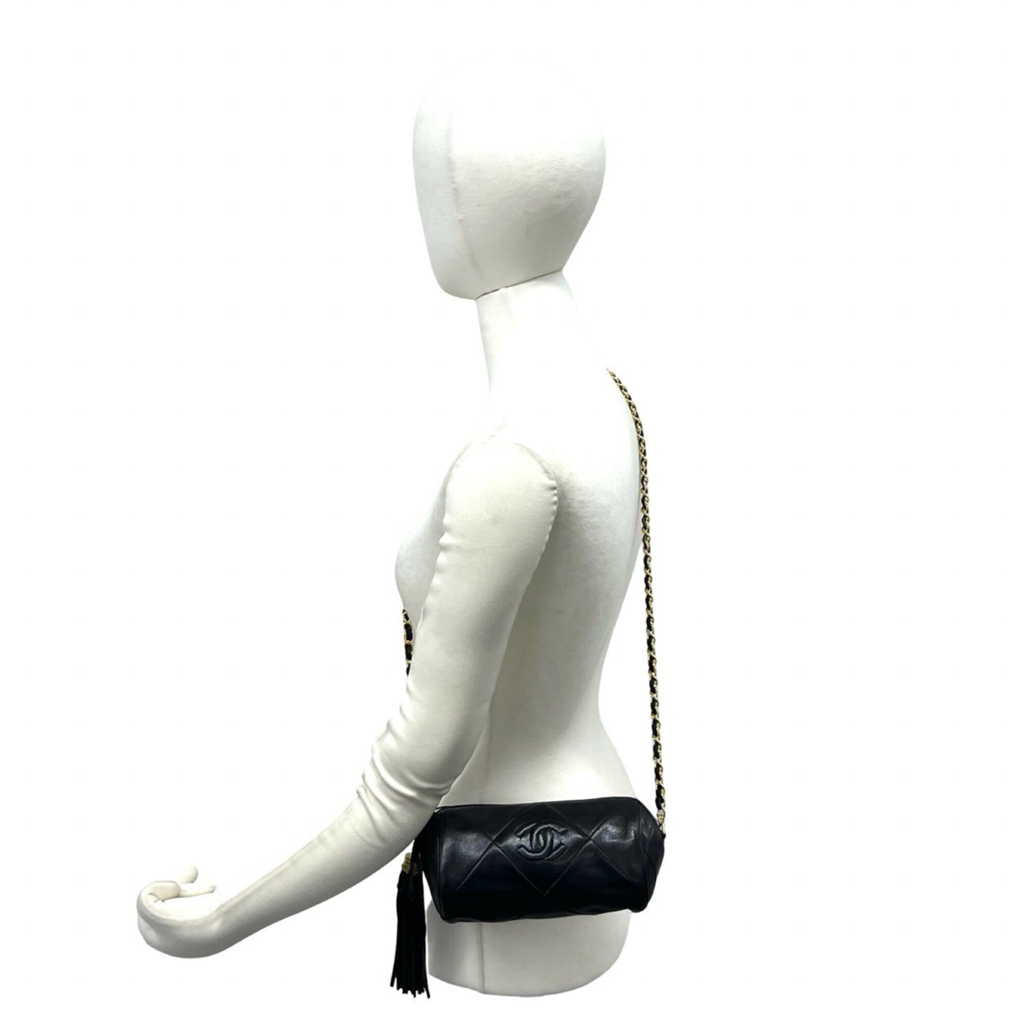 Chanel Black Leather Shoulder Bag (Pre-Owned)