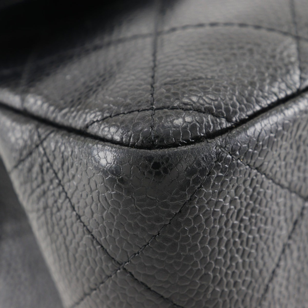 Chanel Black Caviar Leather Shoulder Bag (Pre-Owned)