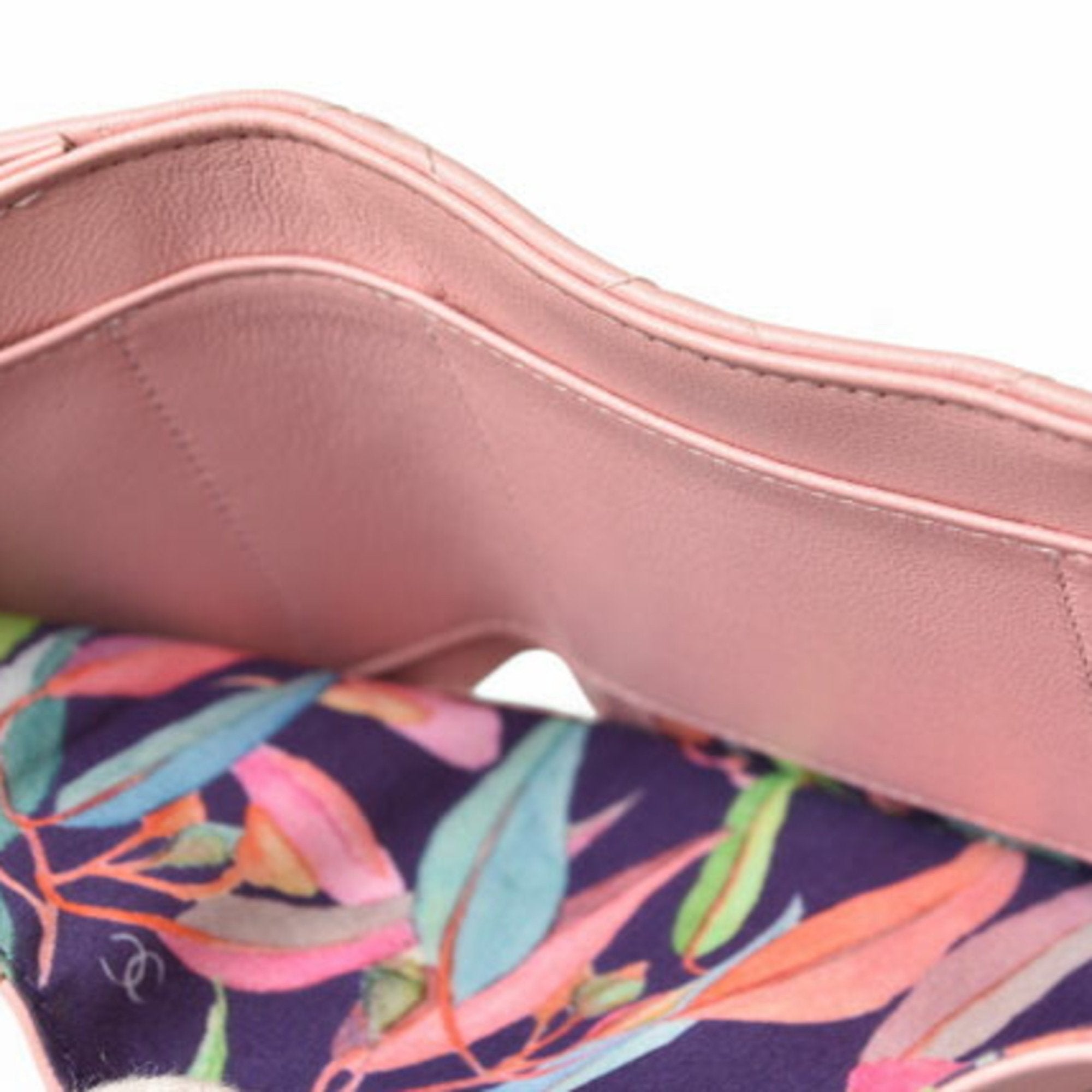 Chanel Pink Leather Wallet (Tri-Fold) (Pre-Owned)
