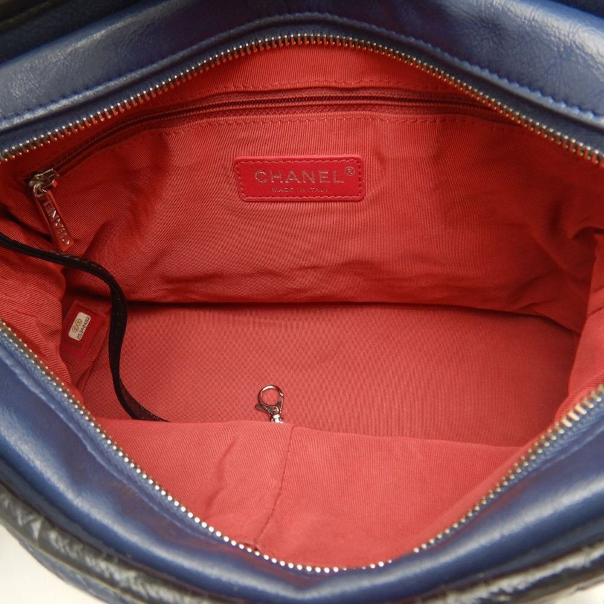 Chanel Black Navy Leather Shoulder Bag (Pre-Owned)