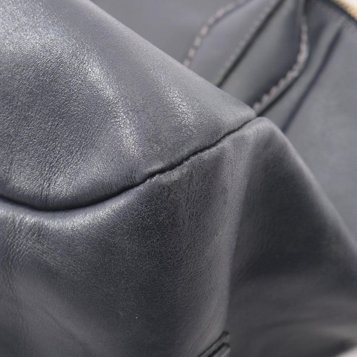 Tod's Navy Leather Handbag (Pre-Owned)