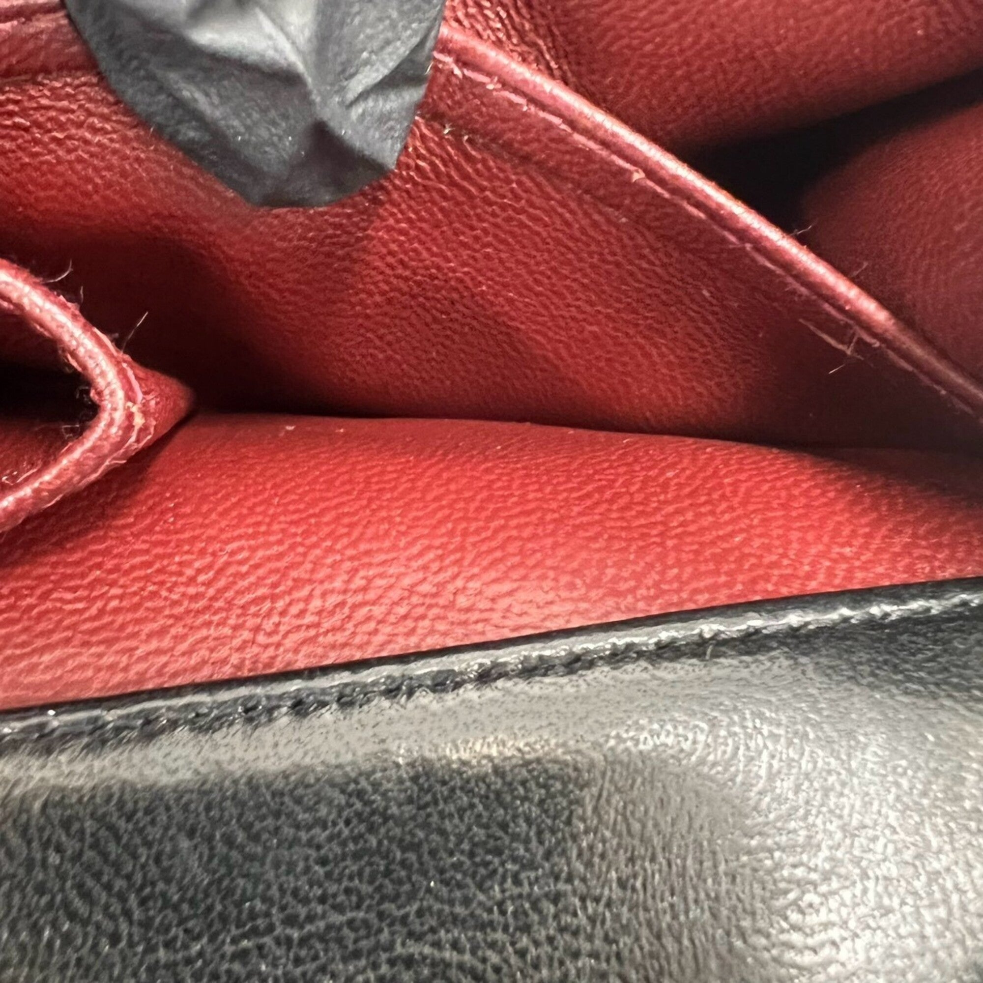 Chanel Black Leather Shoulder Bag (Pre-Owned)