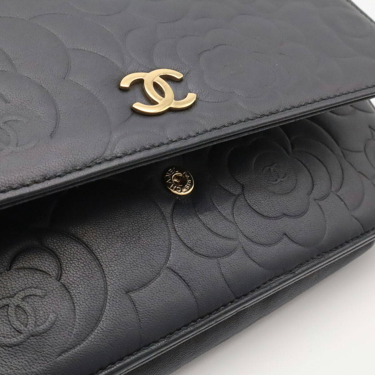 Chanel Camellia Black Leather Pochette Shoulder Bag (Pre-Owned)