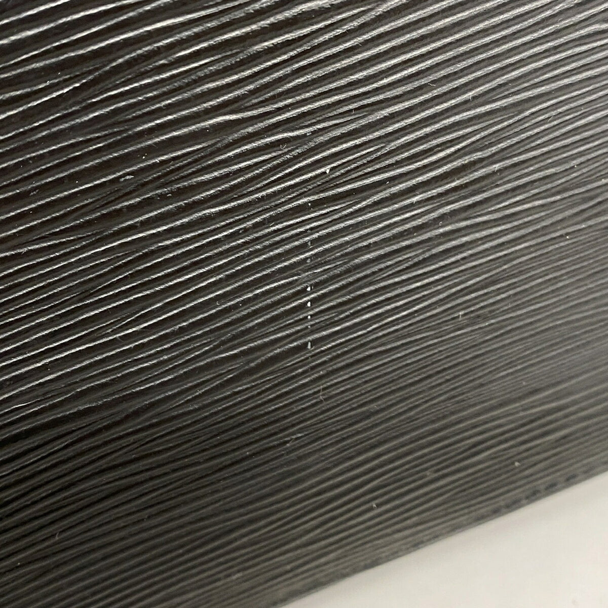Louis Vuitton Noir Clutch Bag (Pre-Owned)
